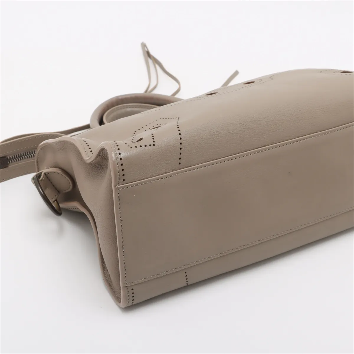 Blackout Leather 2WAY Handbag Greige 443516 — view 4