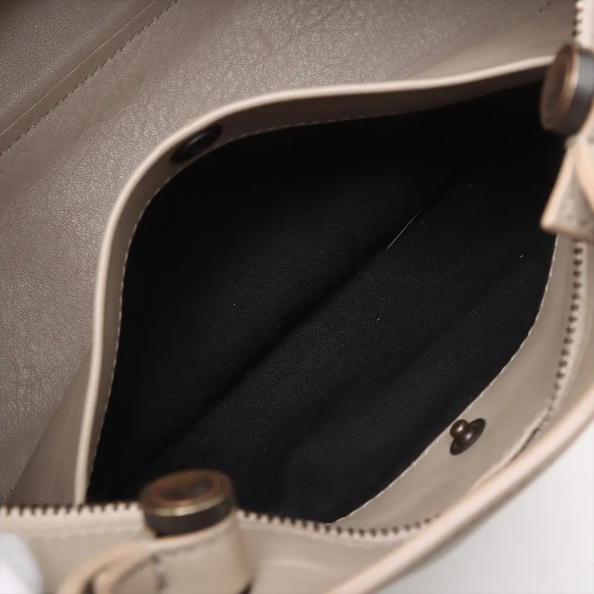 Blackout Leather 2WAY Handbag Greige 443516 — view 9