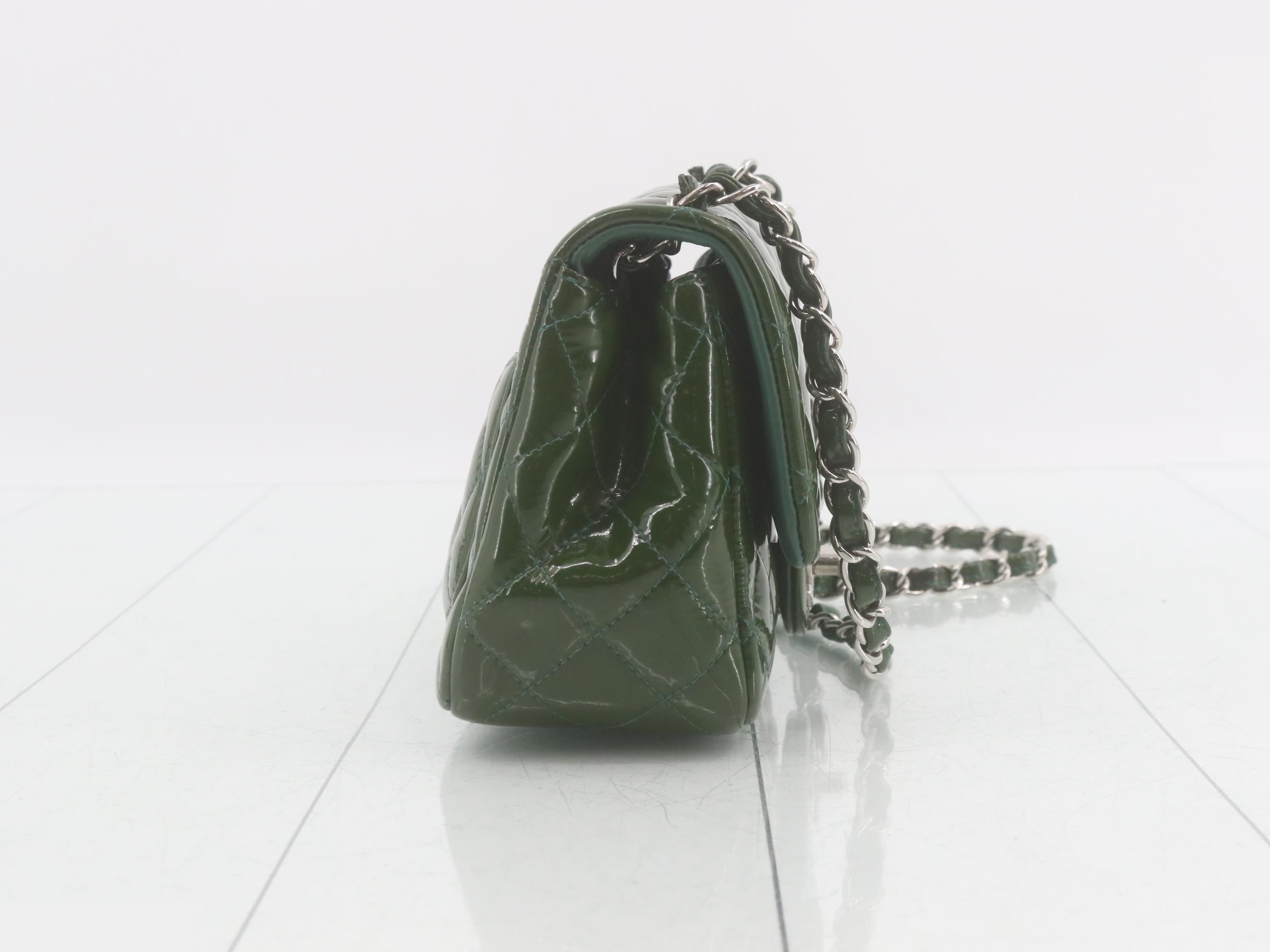 Matelassé enamel chain shoulder bag, green — view 4