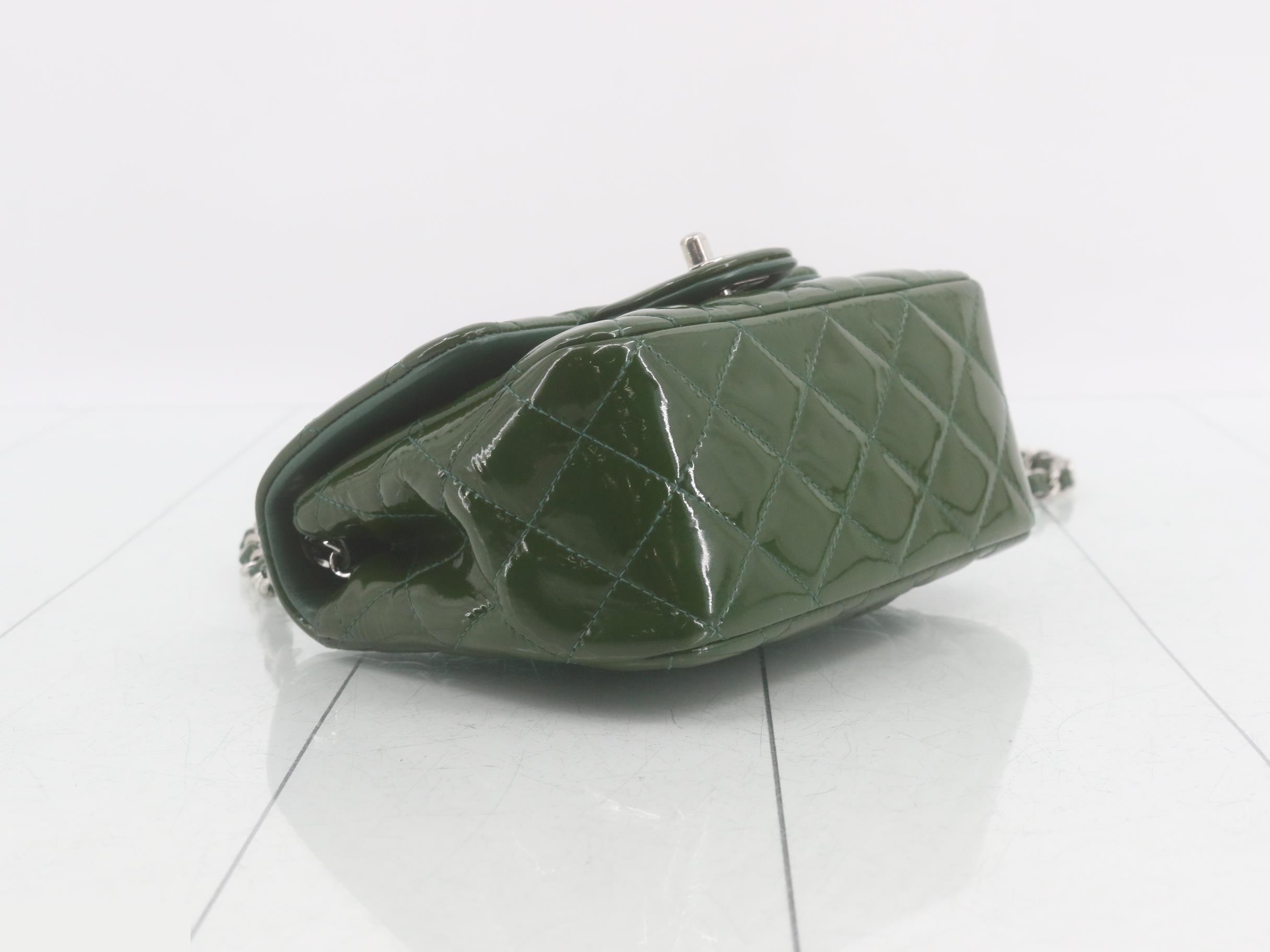 Matelassé enamel chain shoulder bag, green — view 5