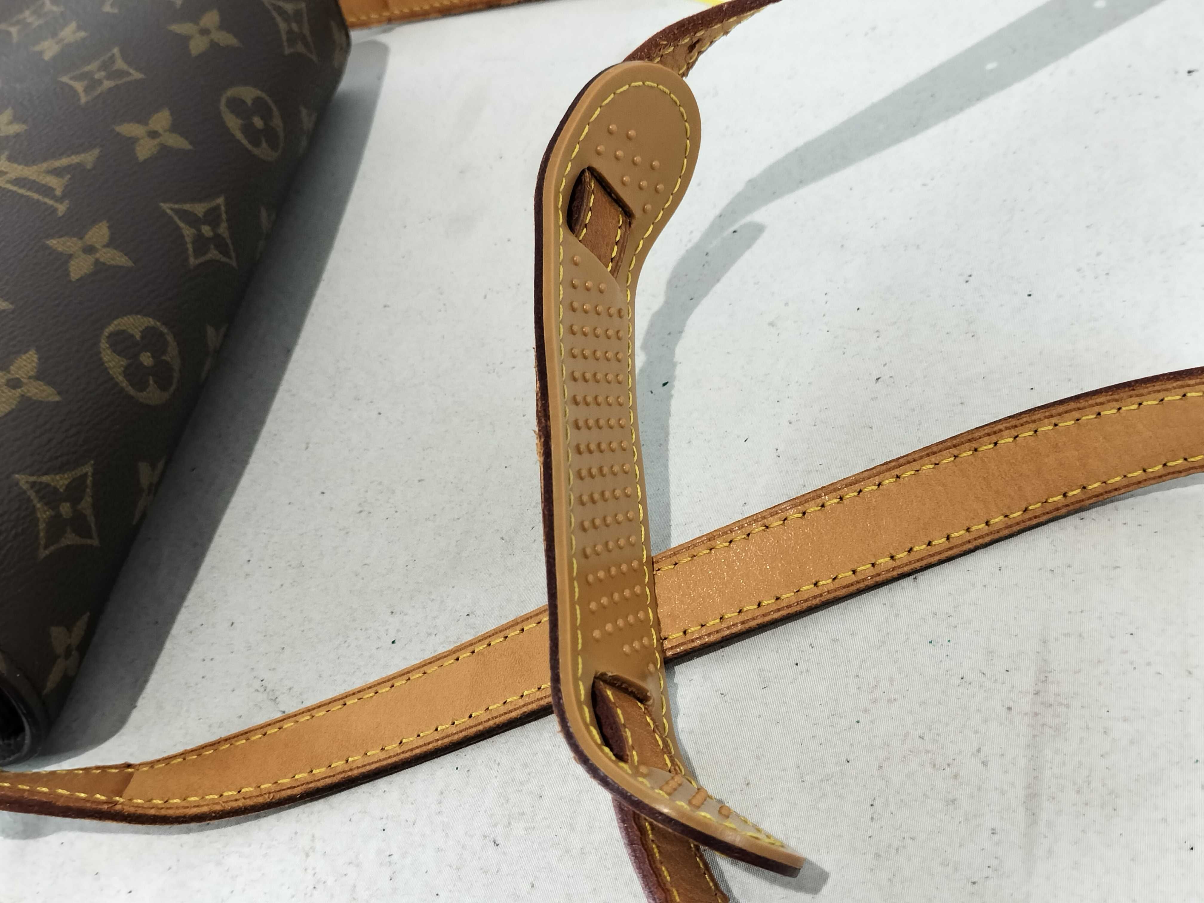 Monogram M51242 Saint Cloud Shoulder Bag (Inner pocket peeling) — view 4