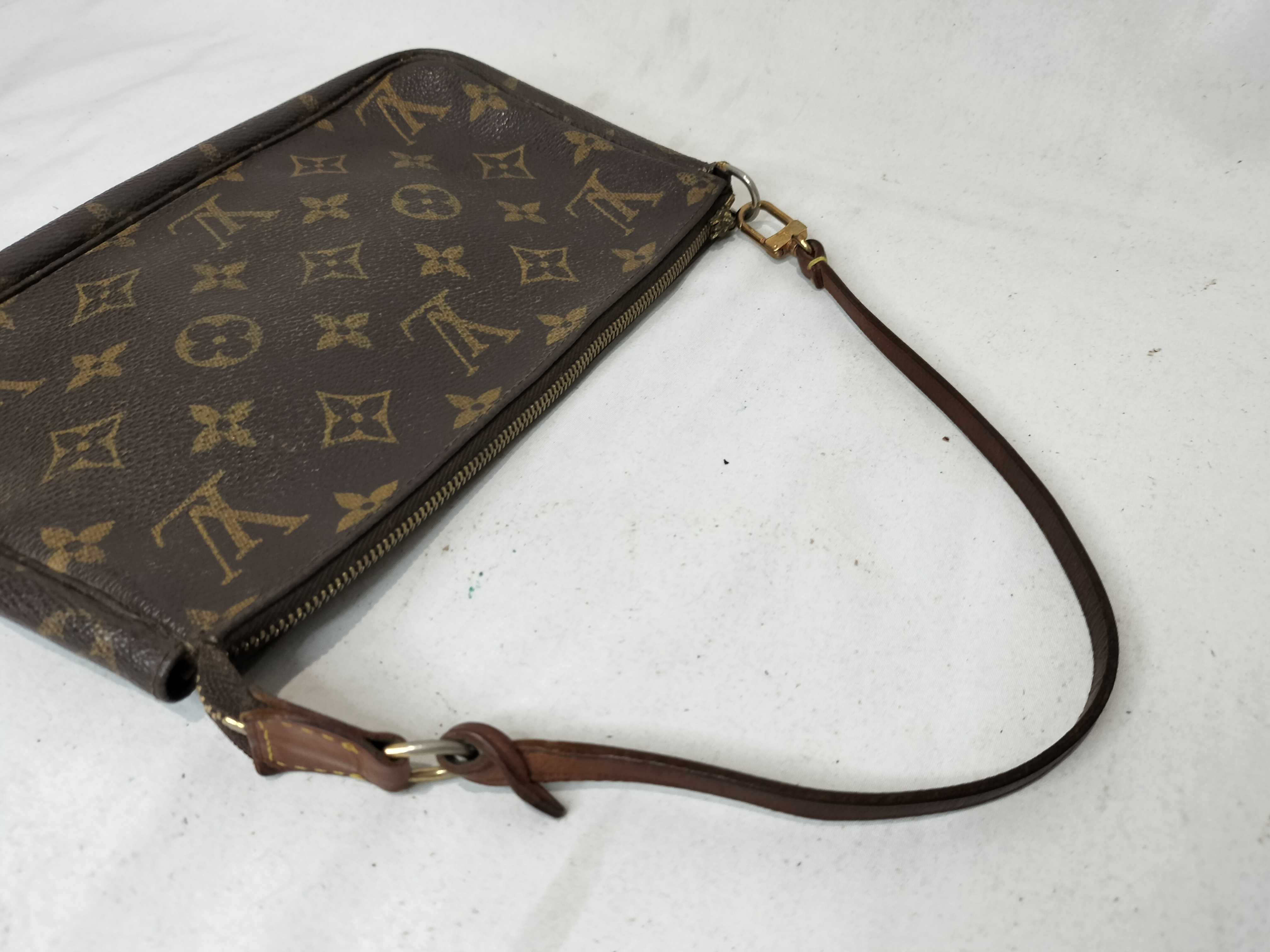 Monogram Louis Vuitton Monogram Pochette Accessoires Handbag — view 3