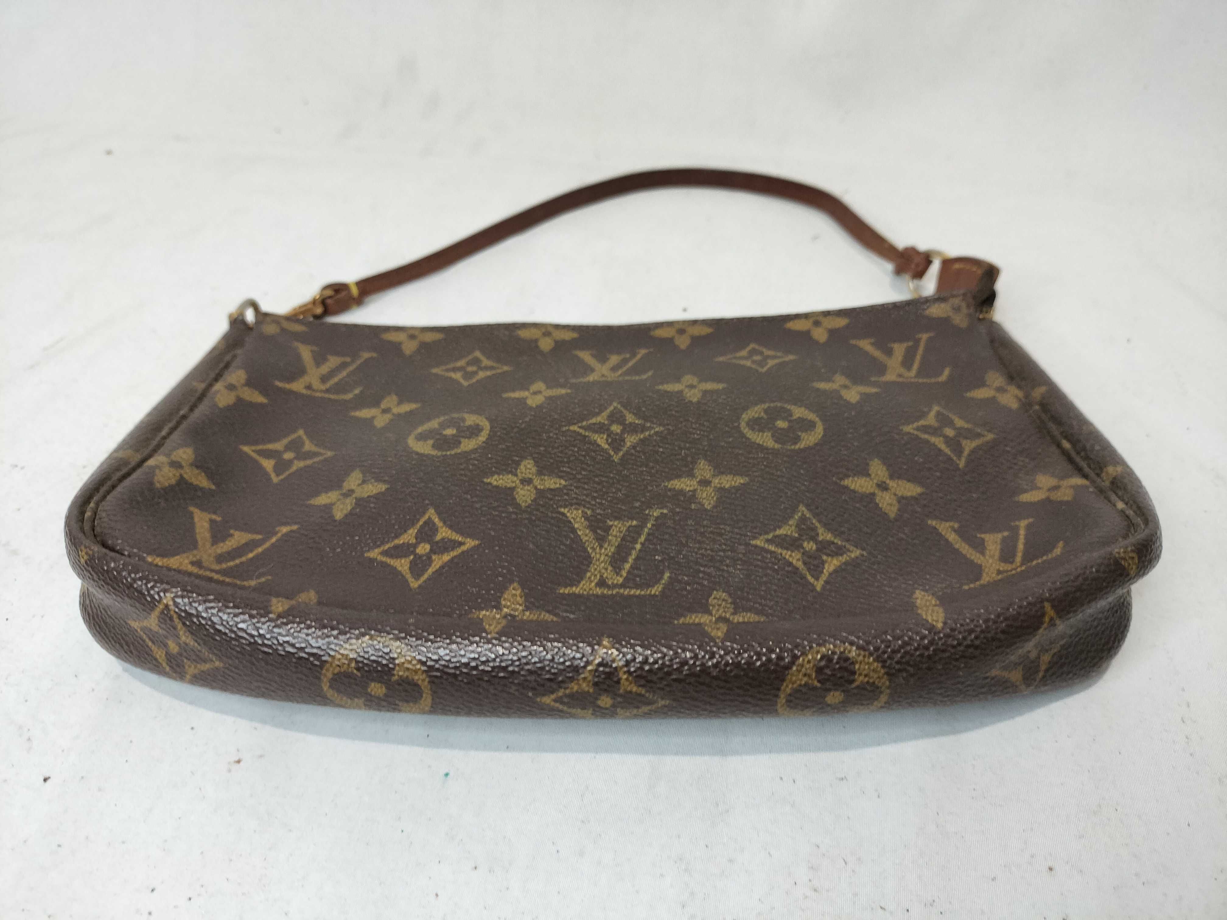 Monogram Louis Vuitton Monogram Pochette Accessoires Handbag — view 7