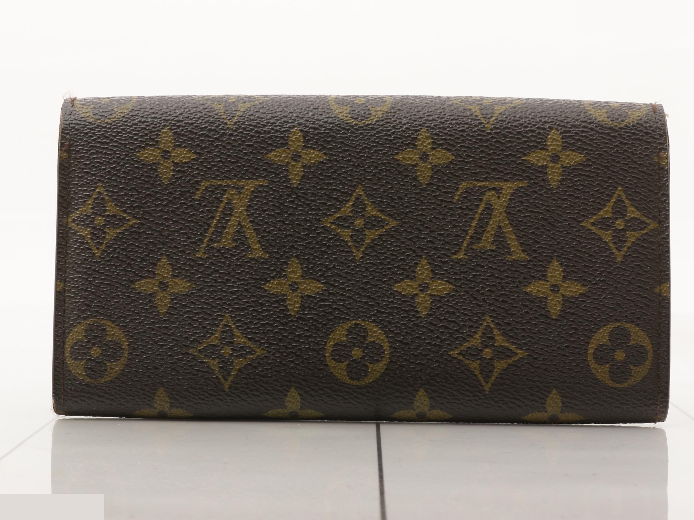 wallet — view 2