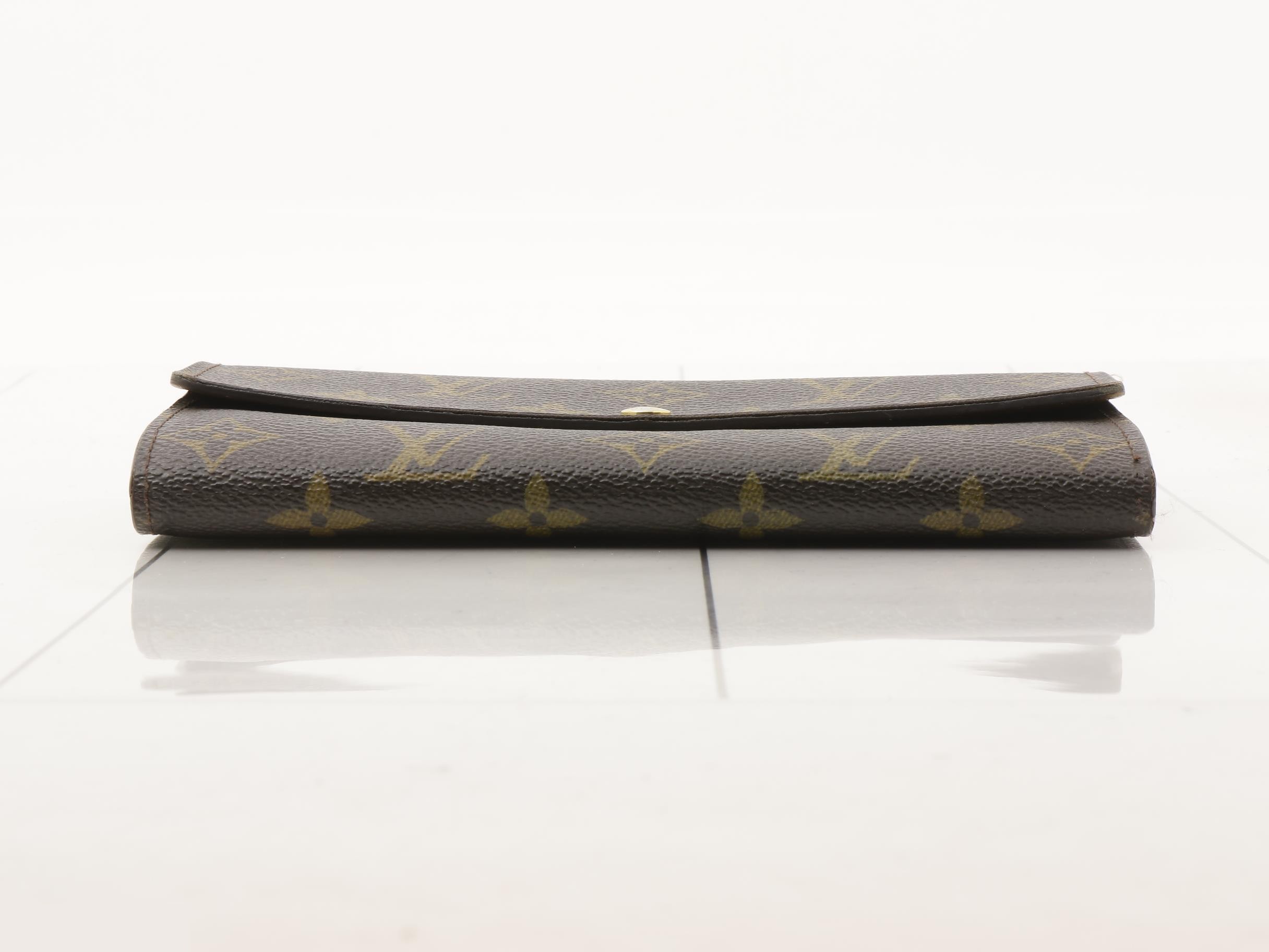 wallet — view 3