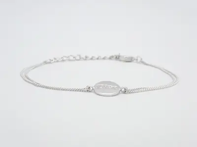 Other items: Precious metal bracelets and bangles (metal), wrist circumference approximately 22 cm.