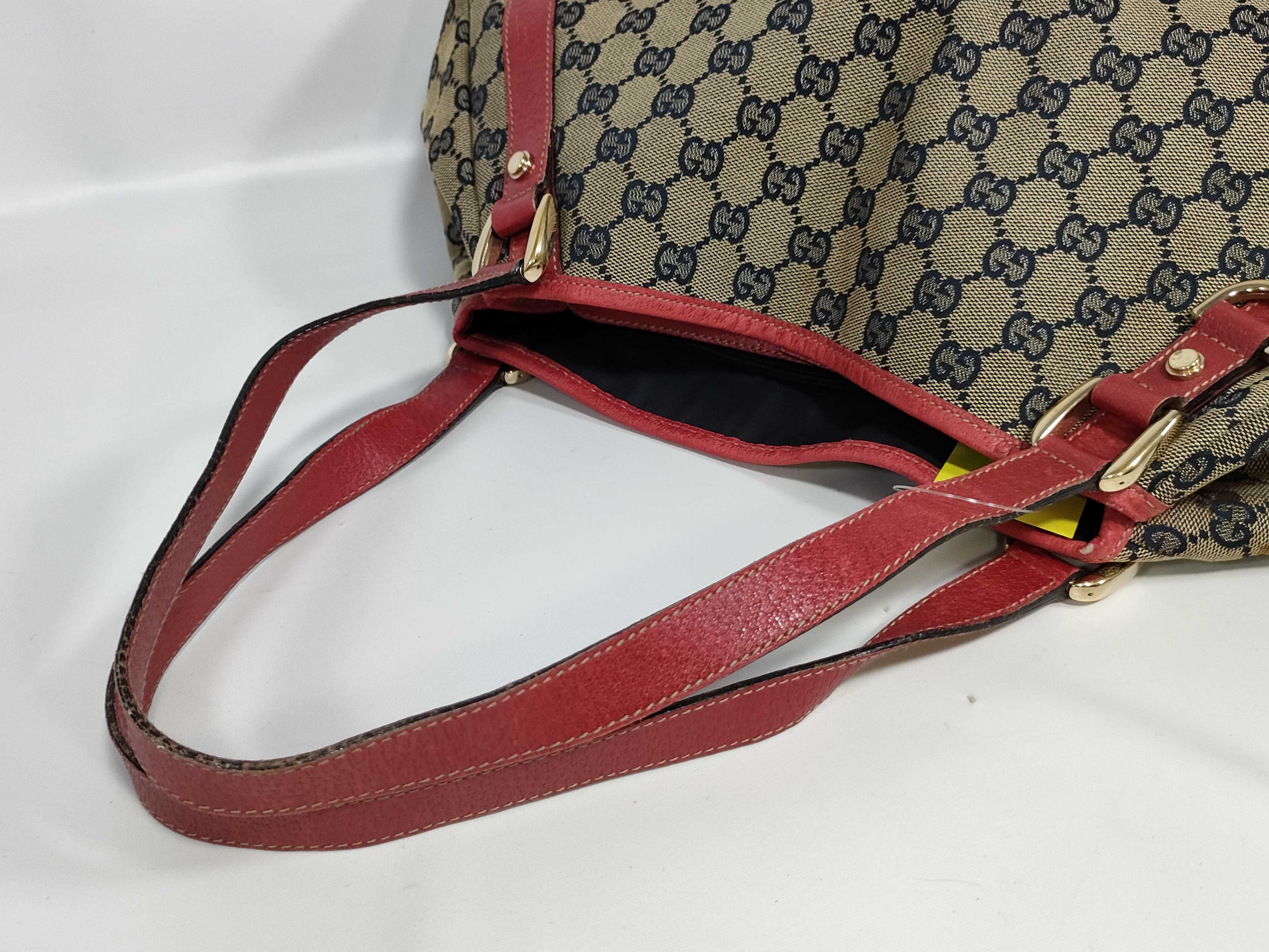 GG Canvas Shoulder Bag 130736 (Stain present) — view 3