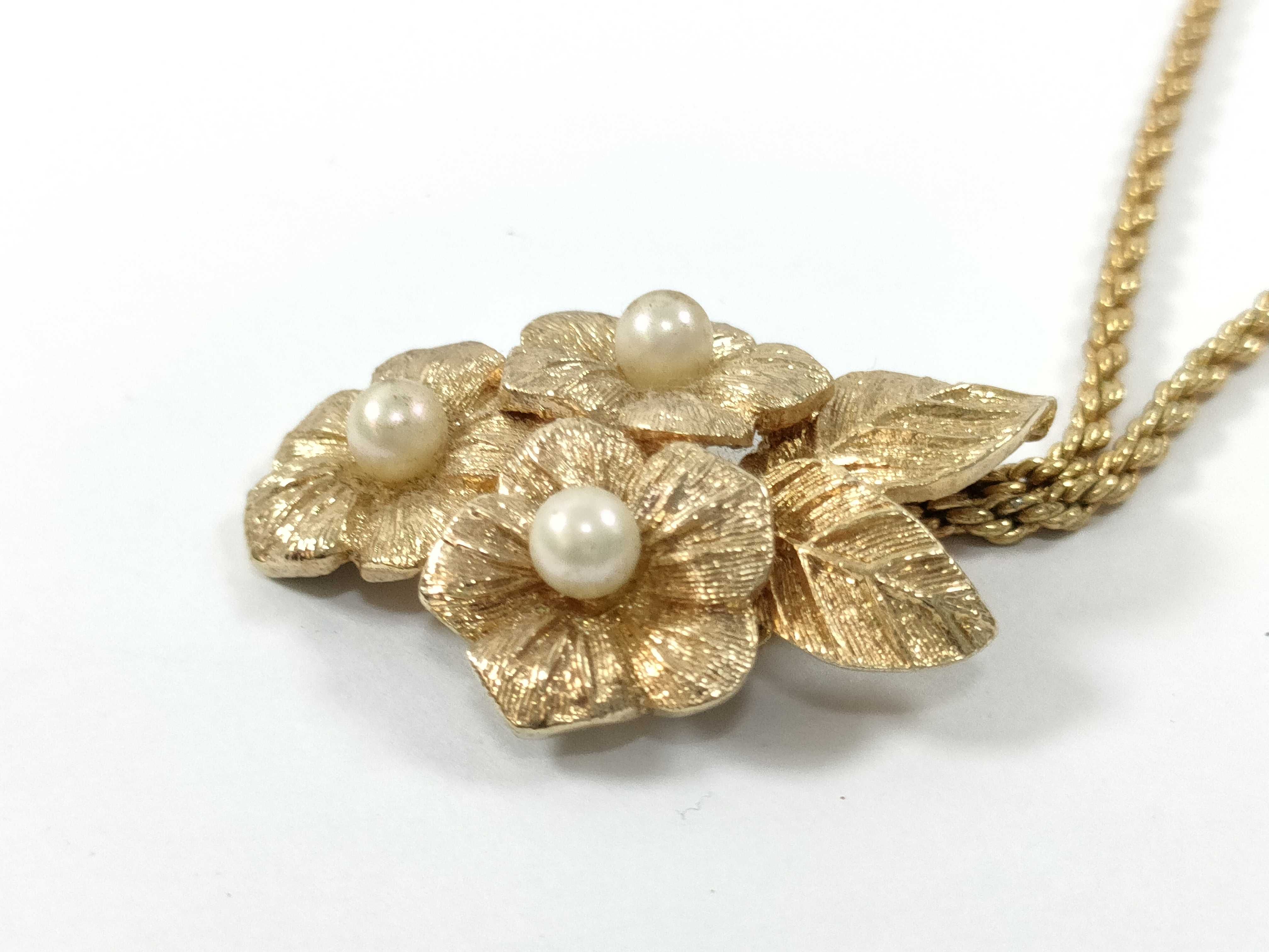 Pearl Flower Rhinestone Gold Earrings Necklace — view 2