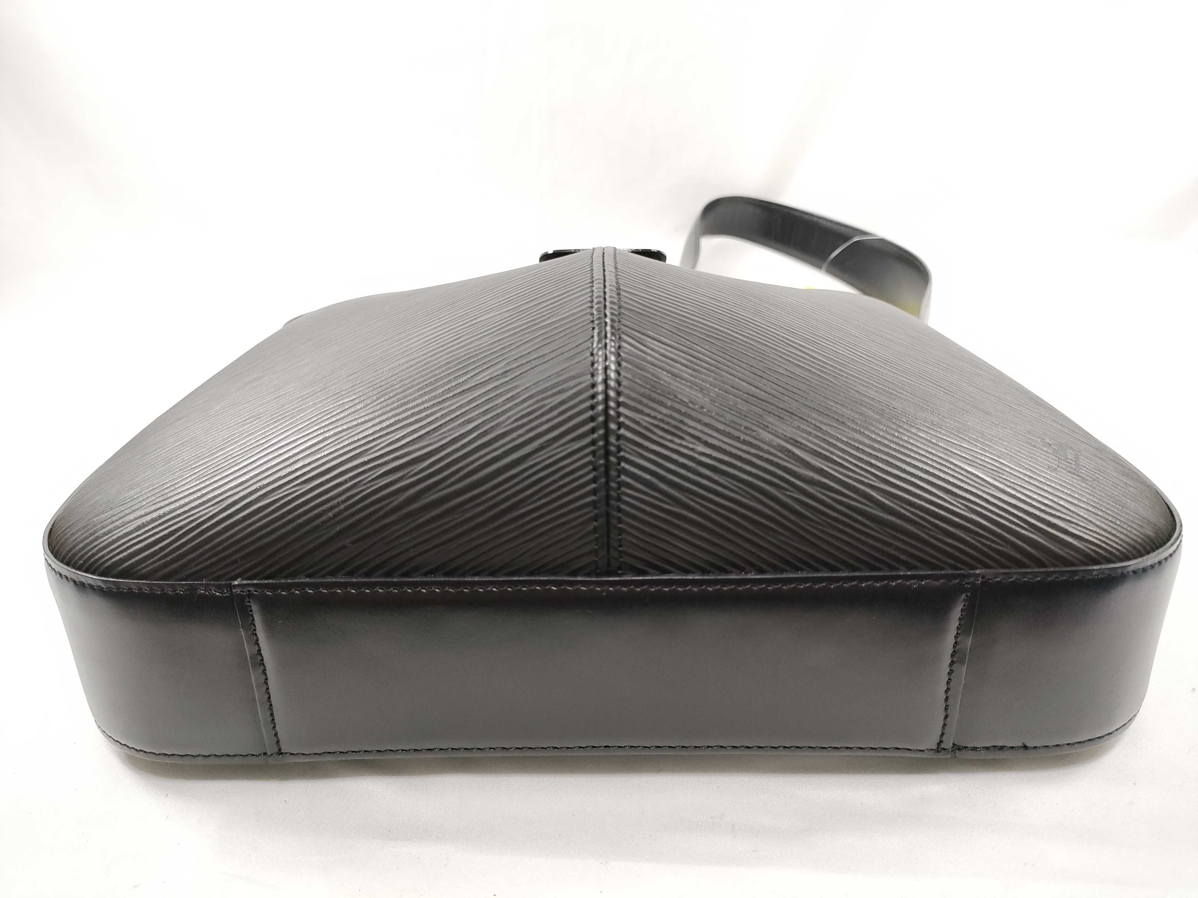 Monogram Reverie M52162 Shoulder Bag — view 6