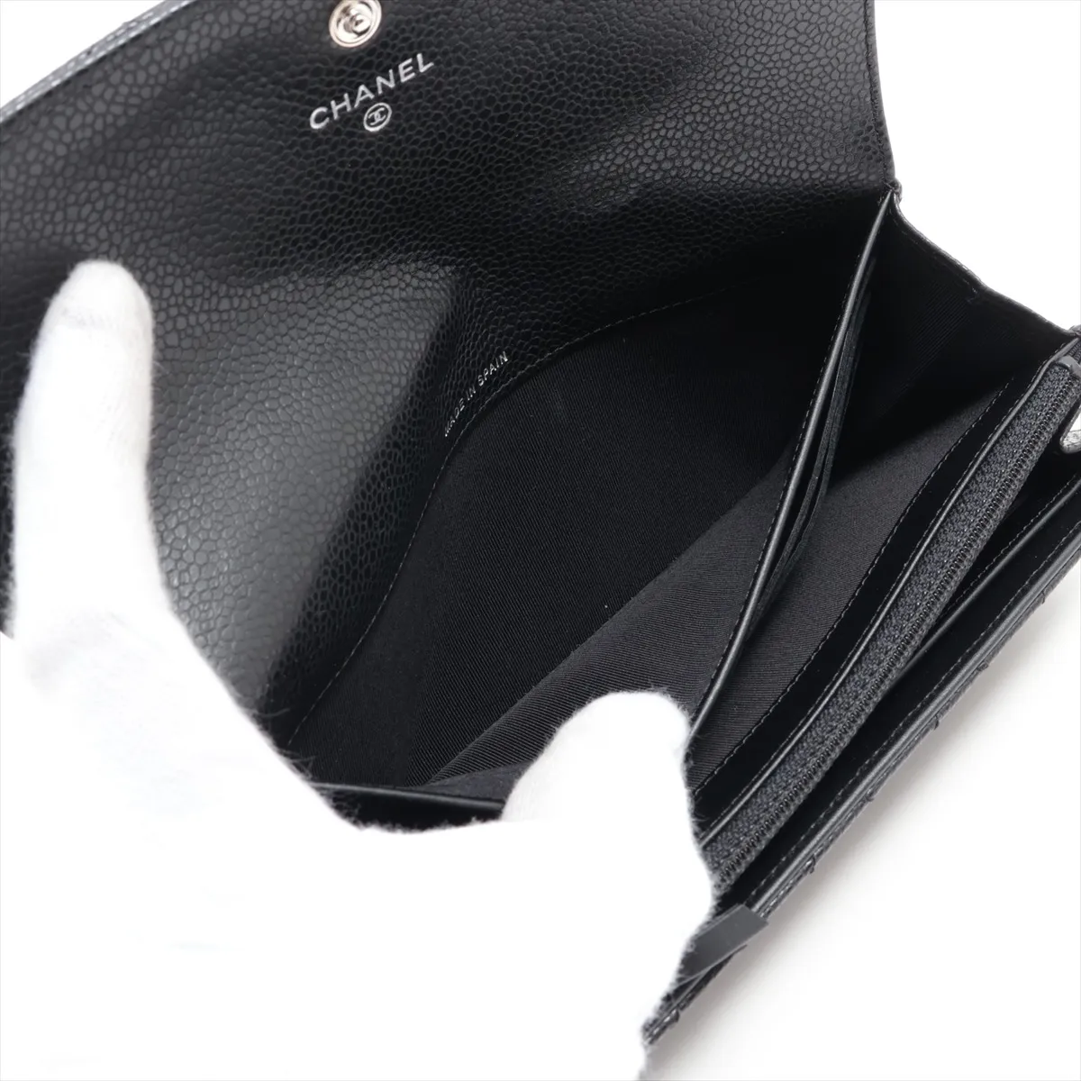 Matelassé Caviar Skin Long Wallet, Black with Silver Hardware, 21076324. There is some thread tension inside the card slots. — view 4