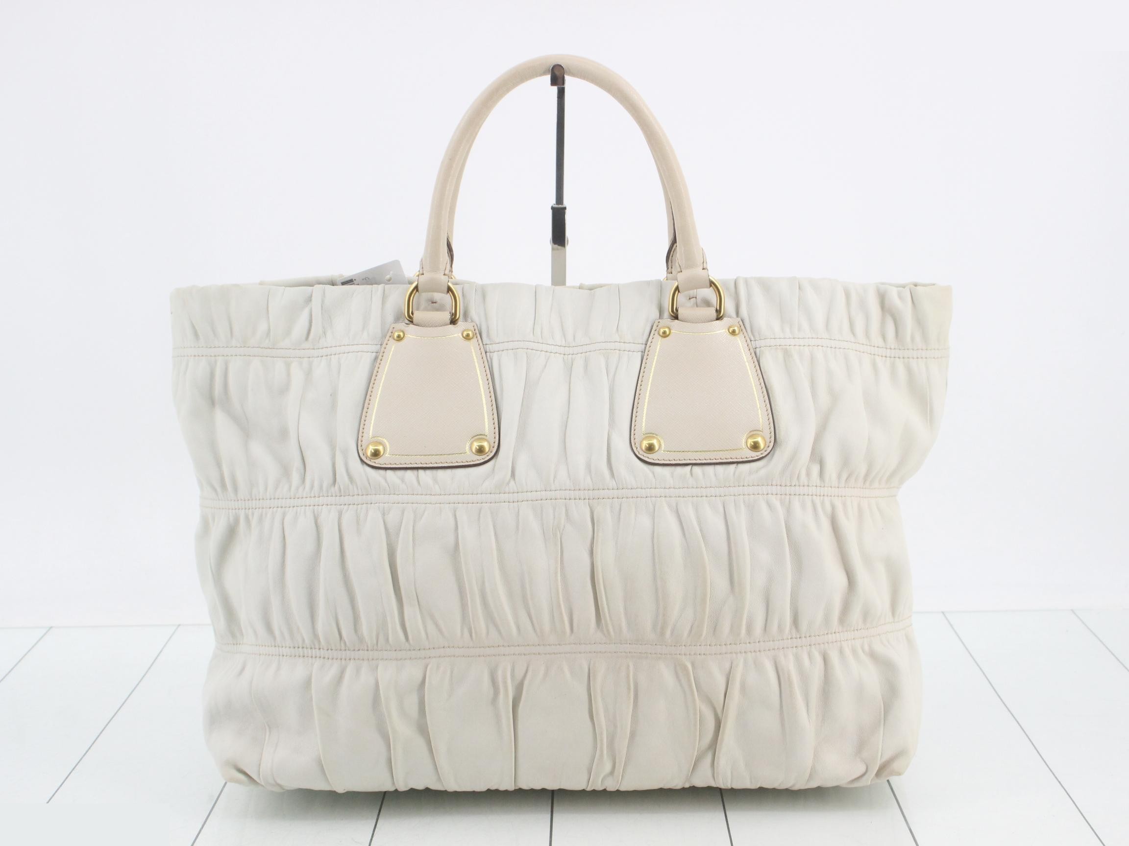 Leather tote bag, ivory x pink beige, gathered design. — view 2