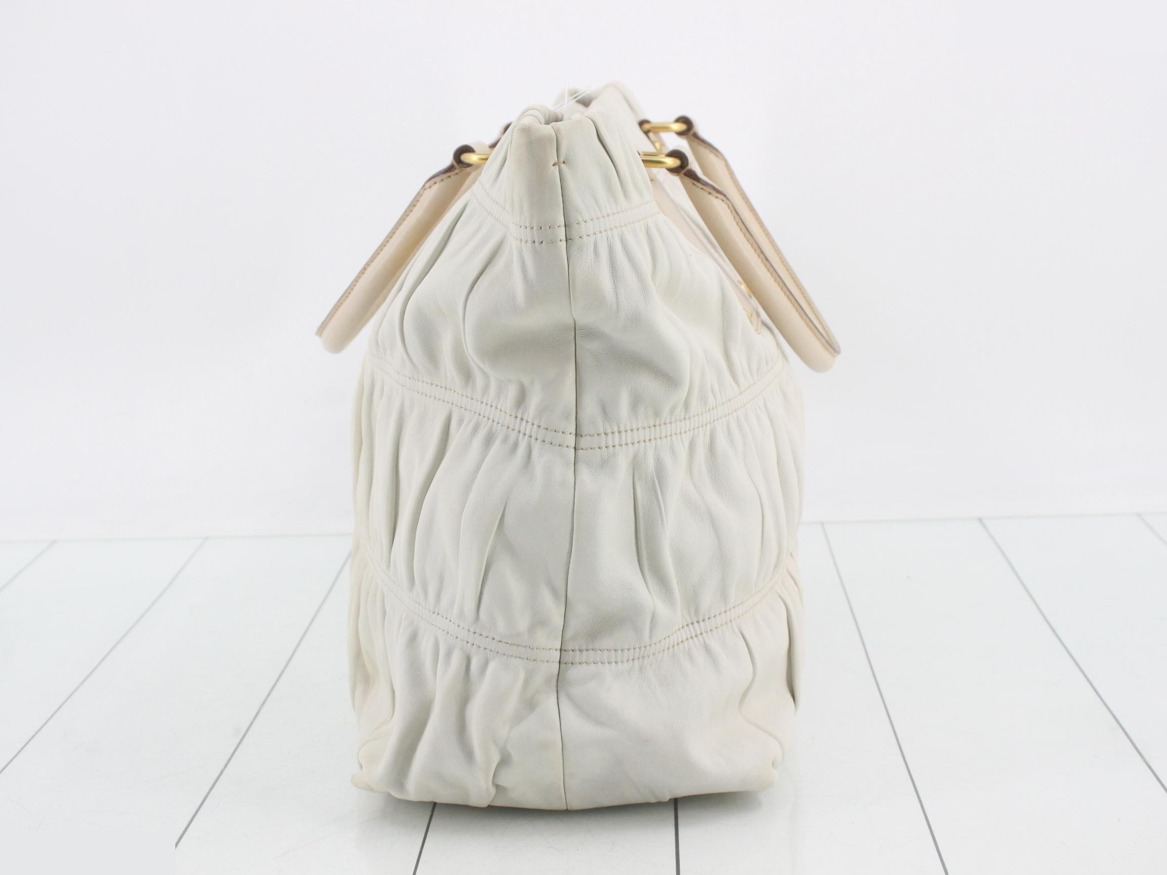 Leather tote bag, ivory x pink beige, gathered design. — view 3