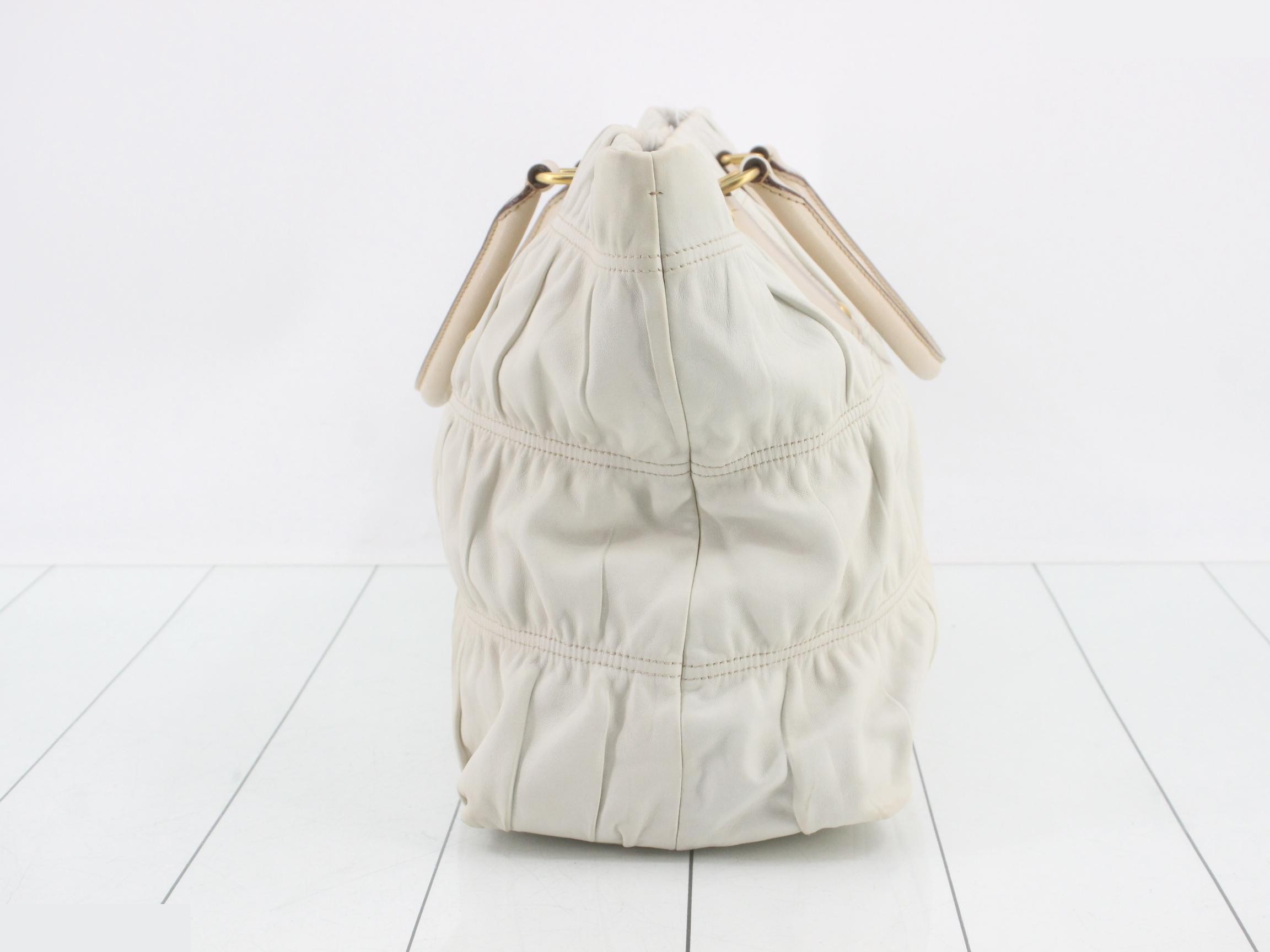 Leather tote bag, ivory x pink beige, gathered design. — view 4