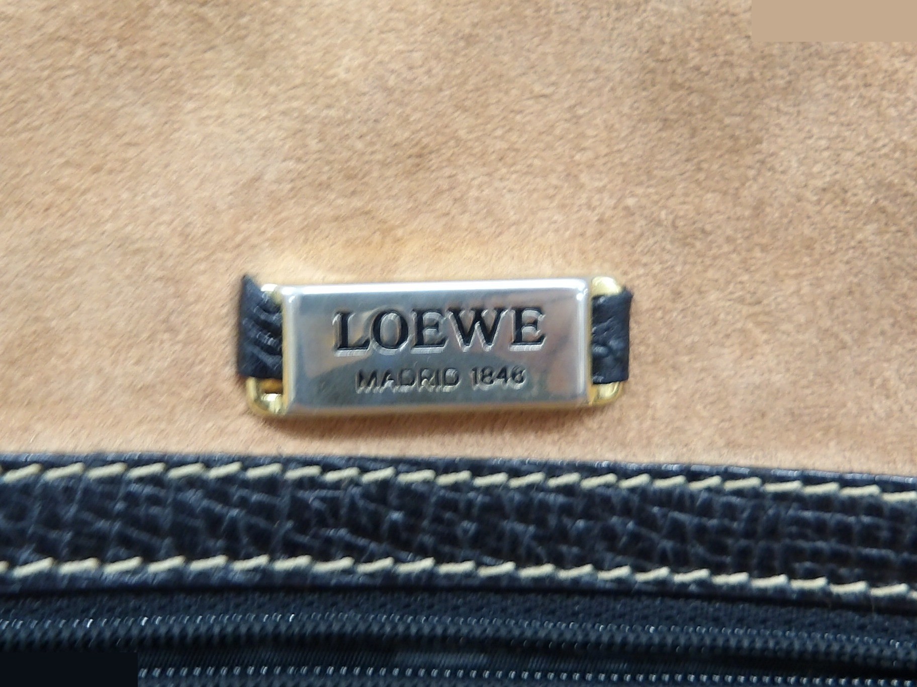 Vintage Shoulder Bag with Gold Hardware — view 4