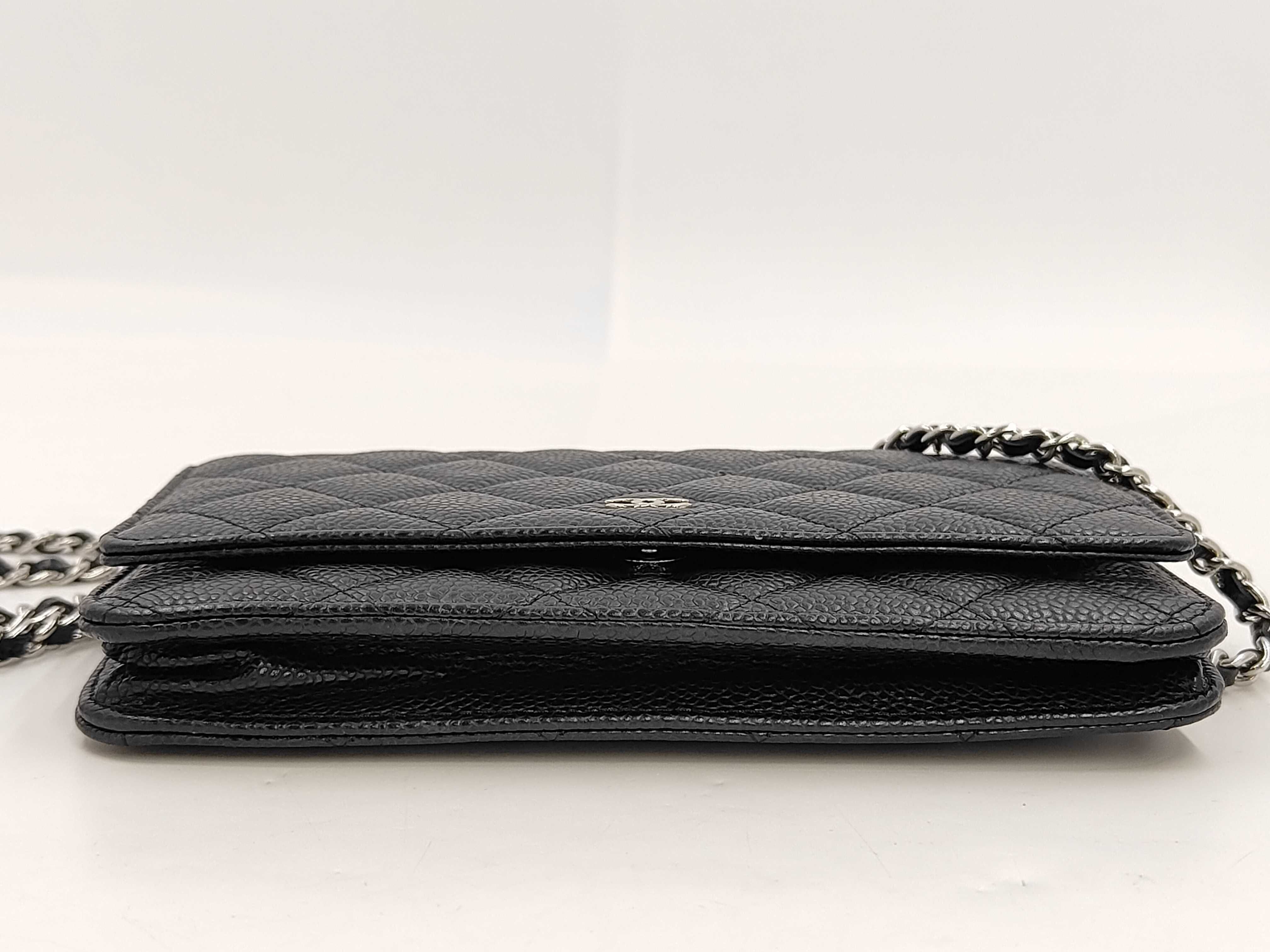 Matelassé Caviar Skin Chain Wallet Black Random Plate Shoulder Bag — view 4