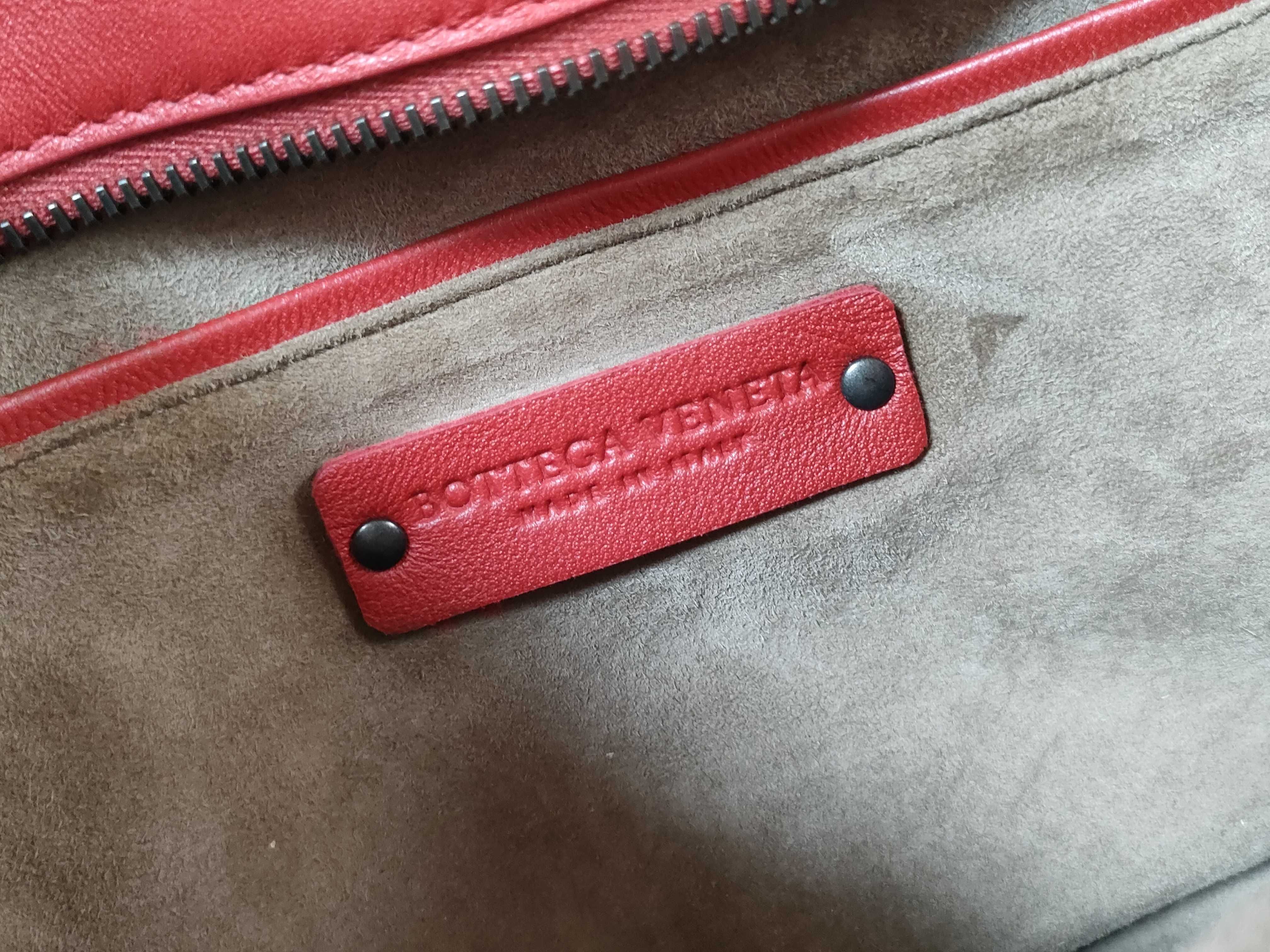 Intrecciato Leather Shoulder Bag, Red Handbag — view 12
