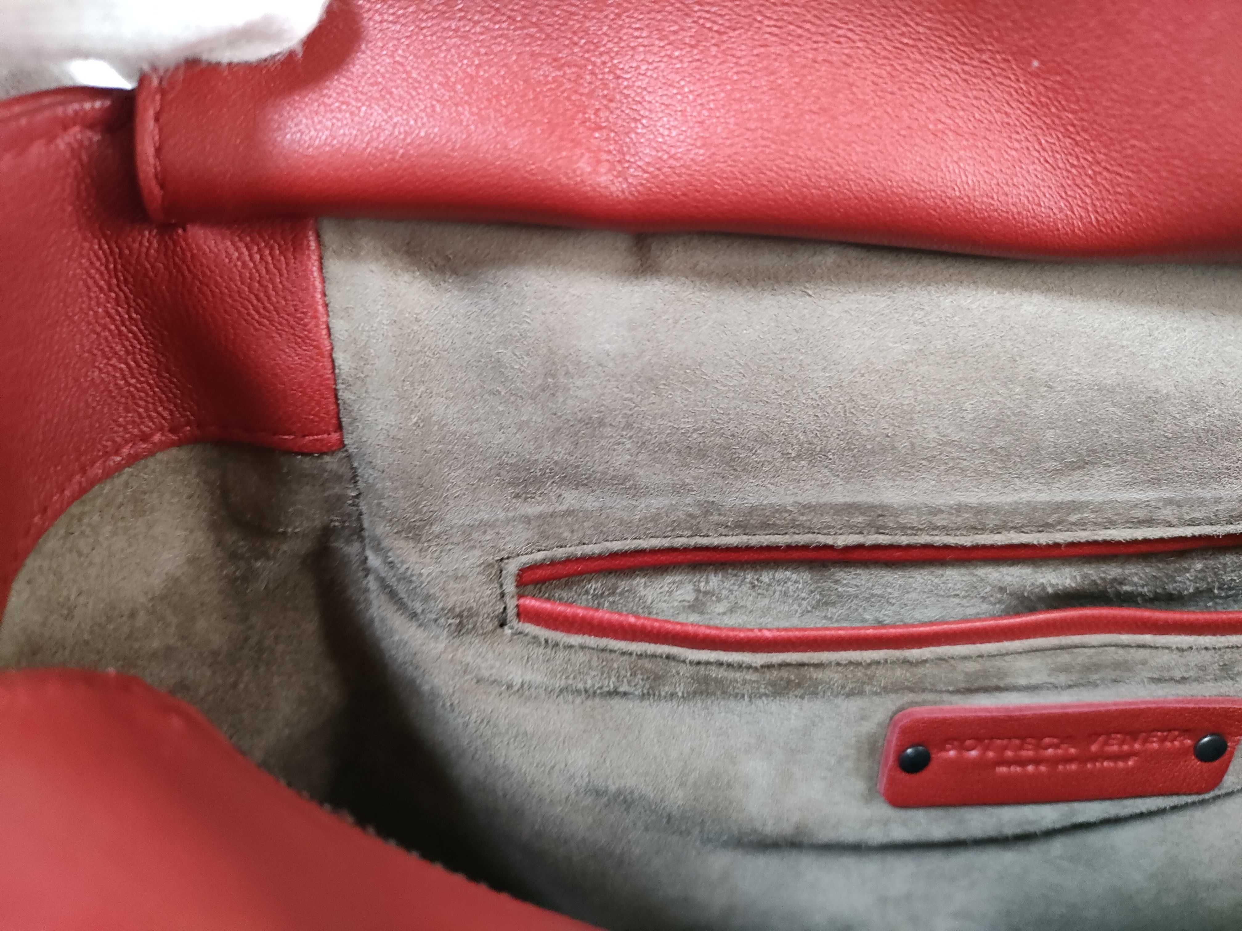 Intrecciato Leather Shoulder Bag, Red Handbag — view 14