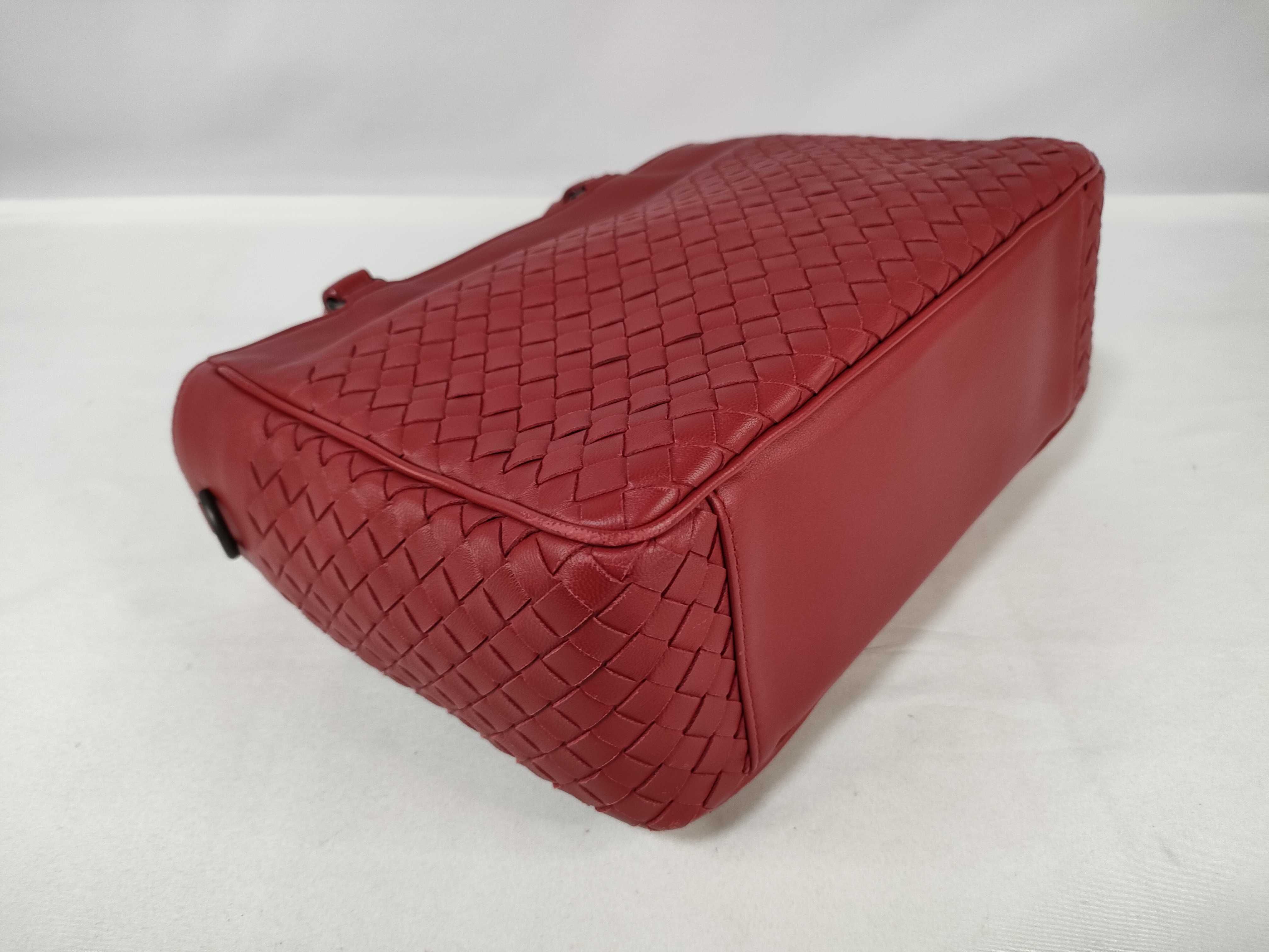 Intrecciato Leather Shoulder Bag, Red Handbag — view 7