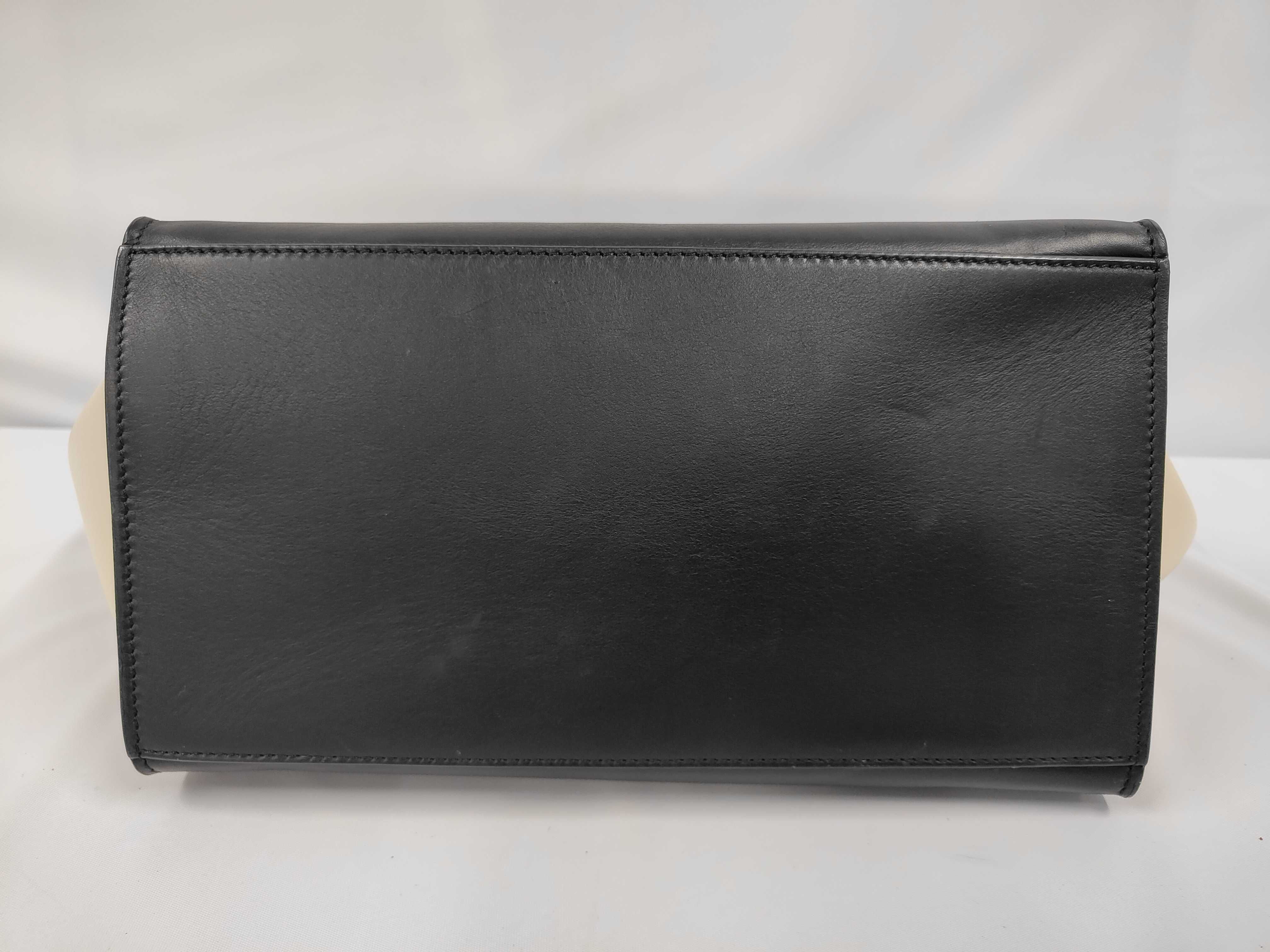 Trapeze 2-Way Handbag. Accessories: Shoulder strap. — view 3