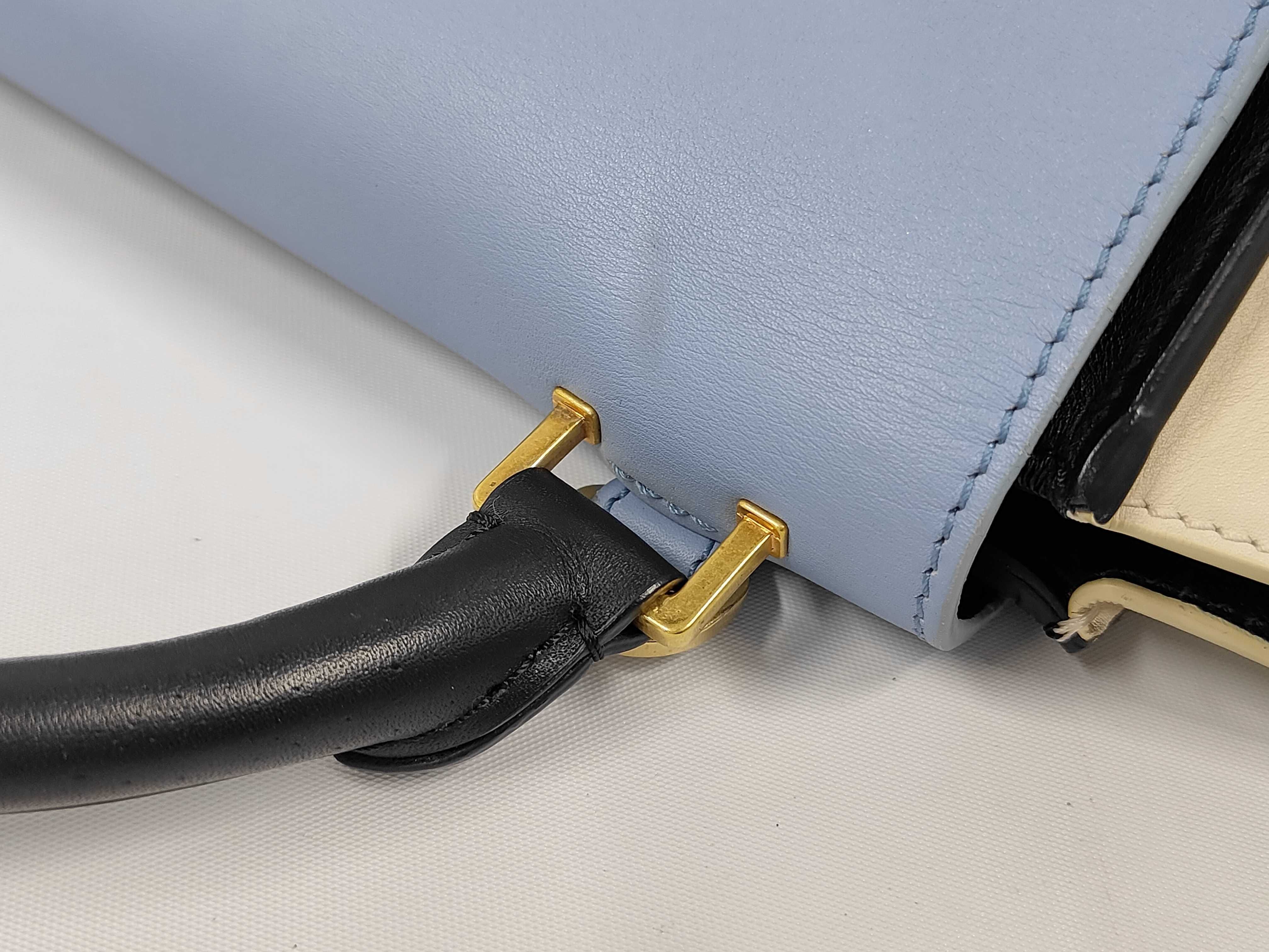 Trapeze 2-Way Handbag. Accessories: Shoulder strap. — view 6