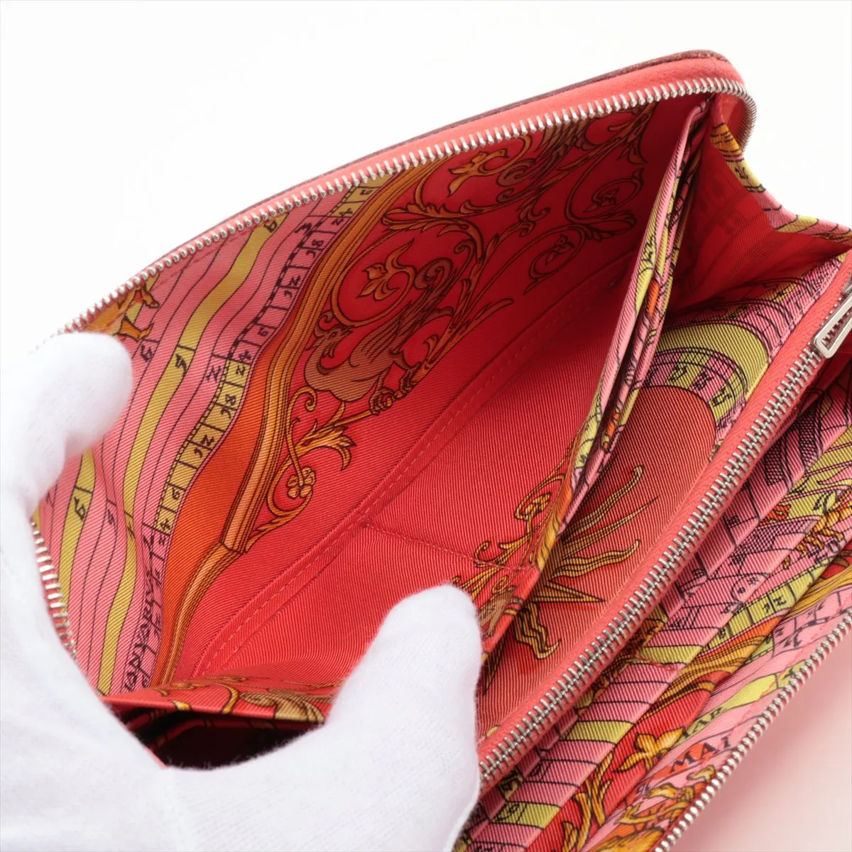 Azap Long Silk In Veau Epsom Round Zip Wallet Red Silver Hardware A: 2017 — view 4