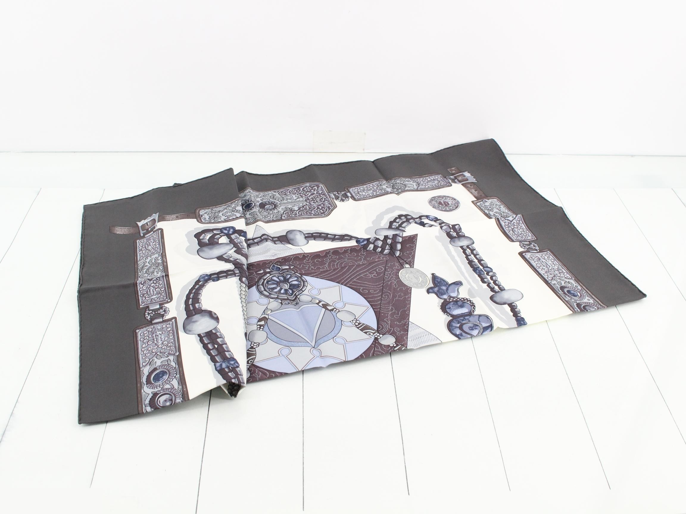scarf — view 3