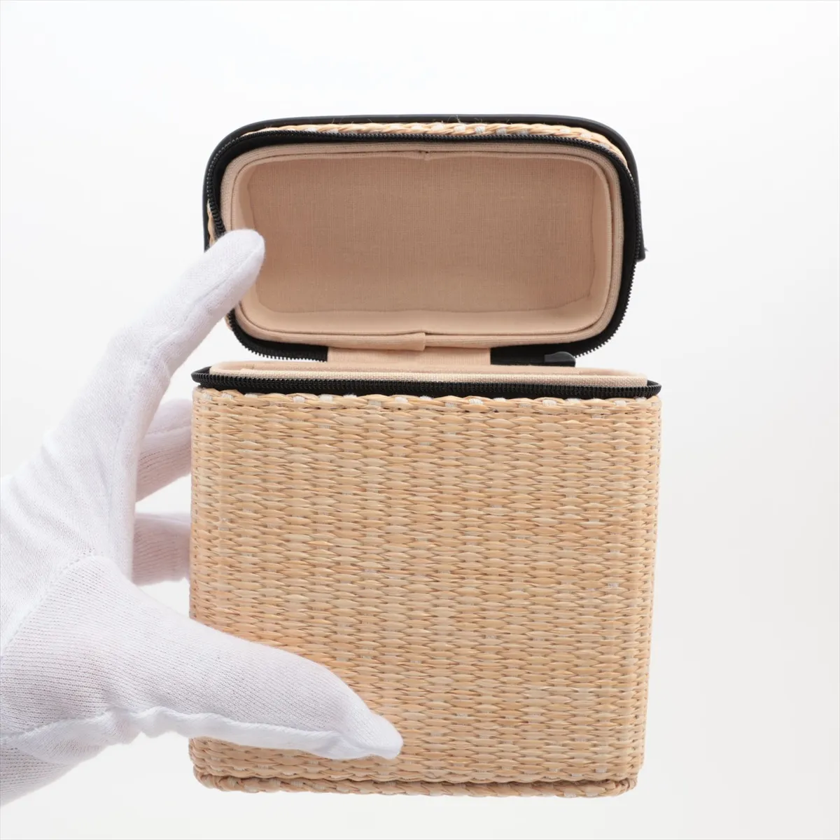 Les Beiges Panier des Essentiels Rattan Pouch, Natural with Black Hardware — view 3