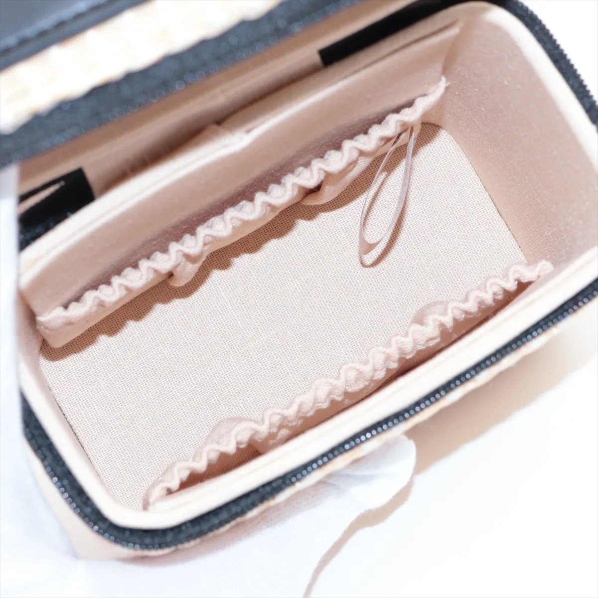 Les Beiges Panier des Essentiels Rattan Pouch, Natural with Black Hardware — view 4