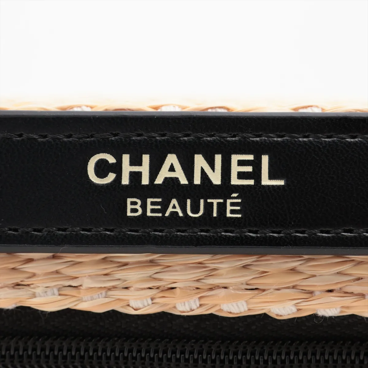 Les Beiges Panier des Essentiels Rattan Pouch, Natural with Black Hardware — view 5