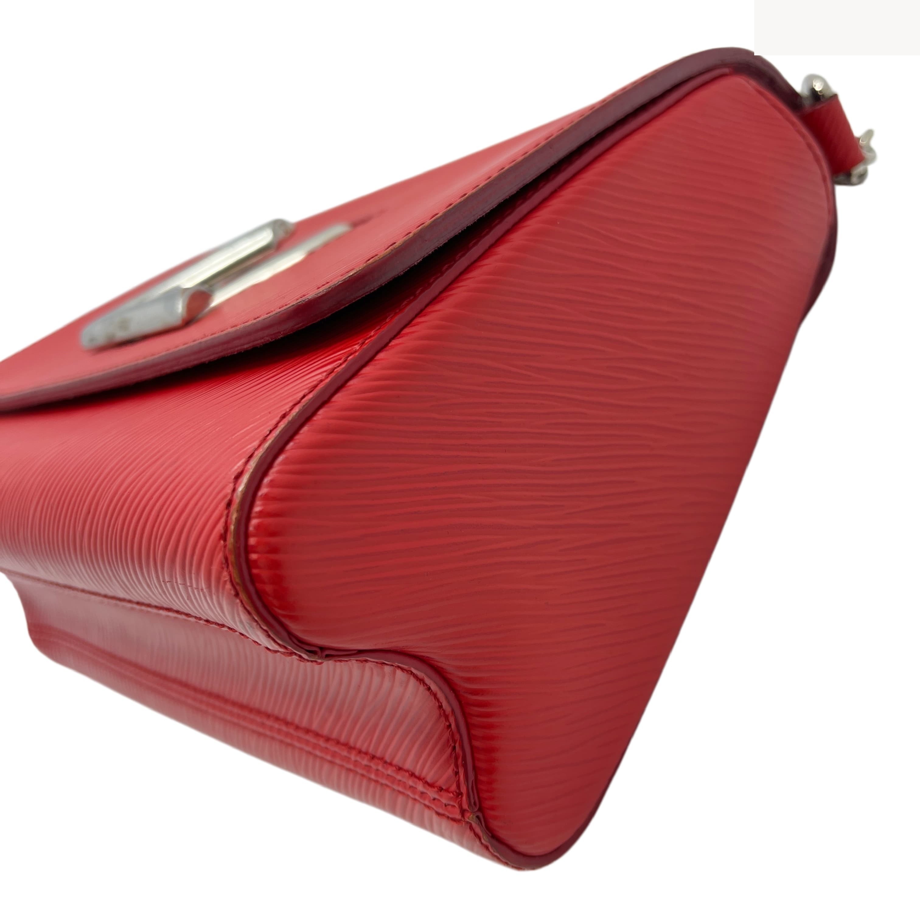 Twist MM Shoulder Bag — view 7