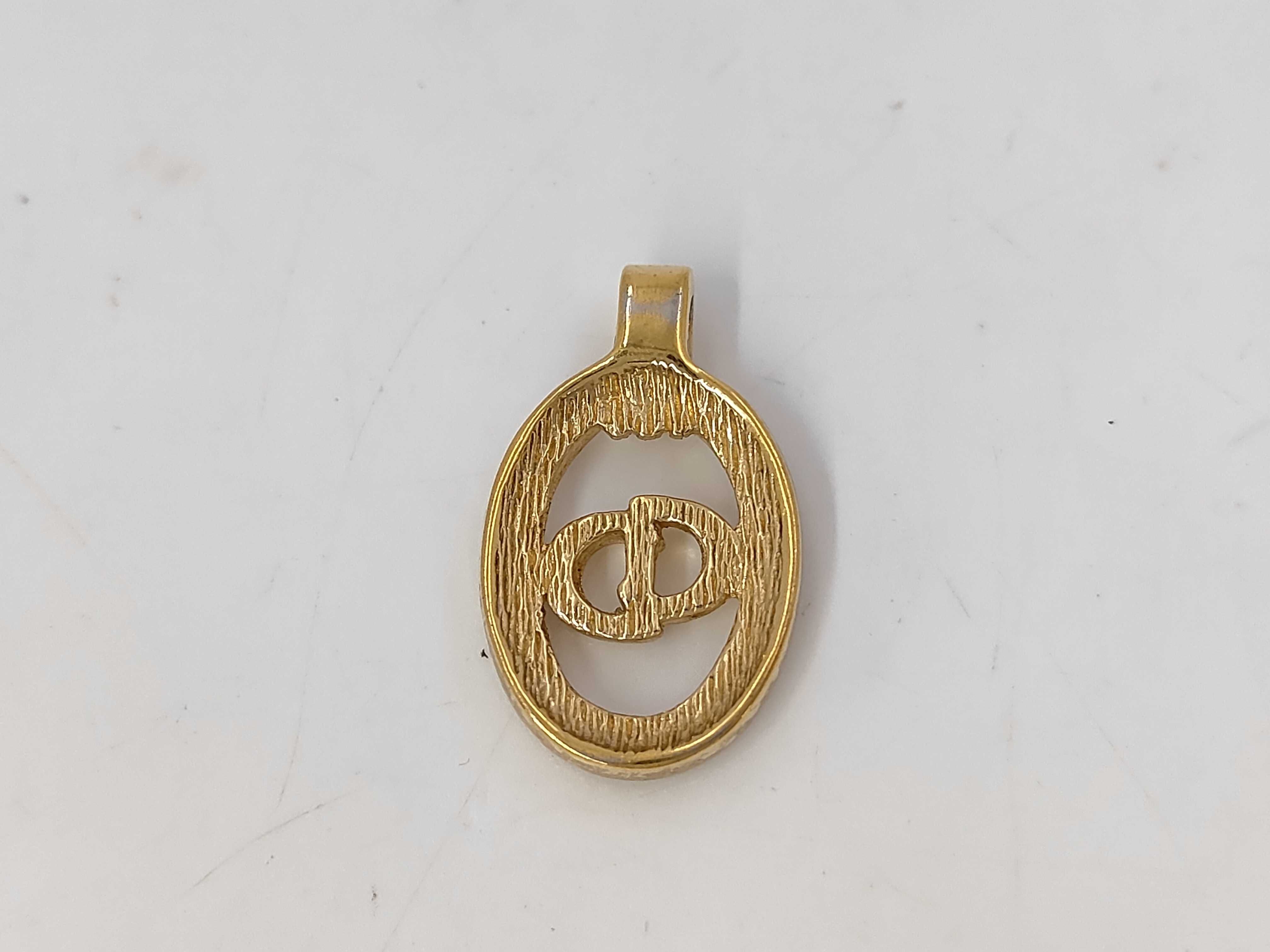 pendant top — view 2