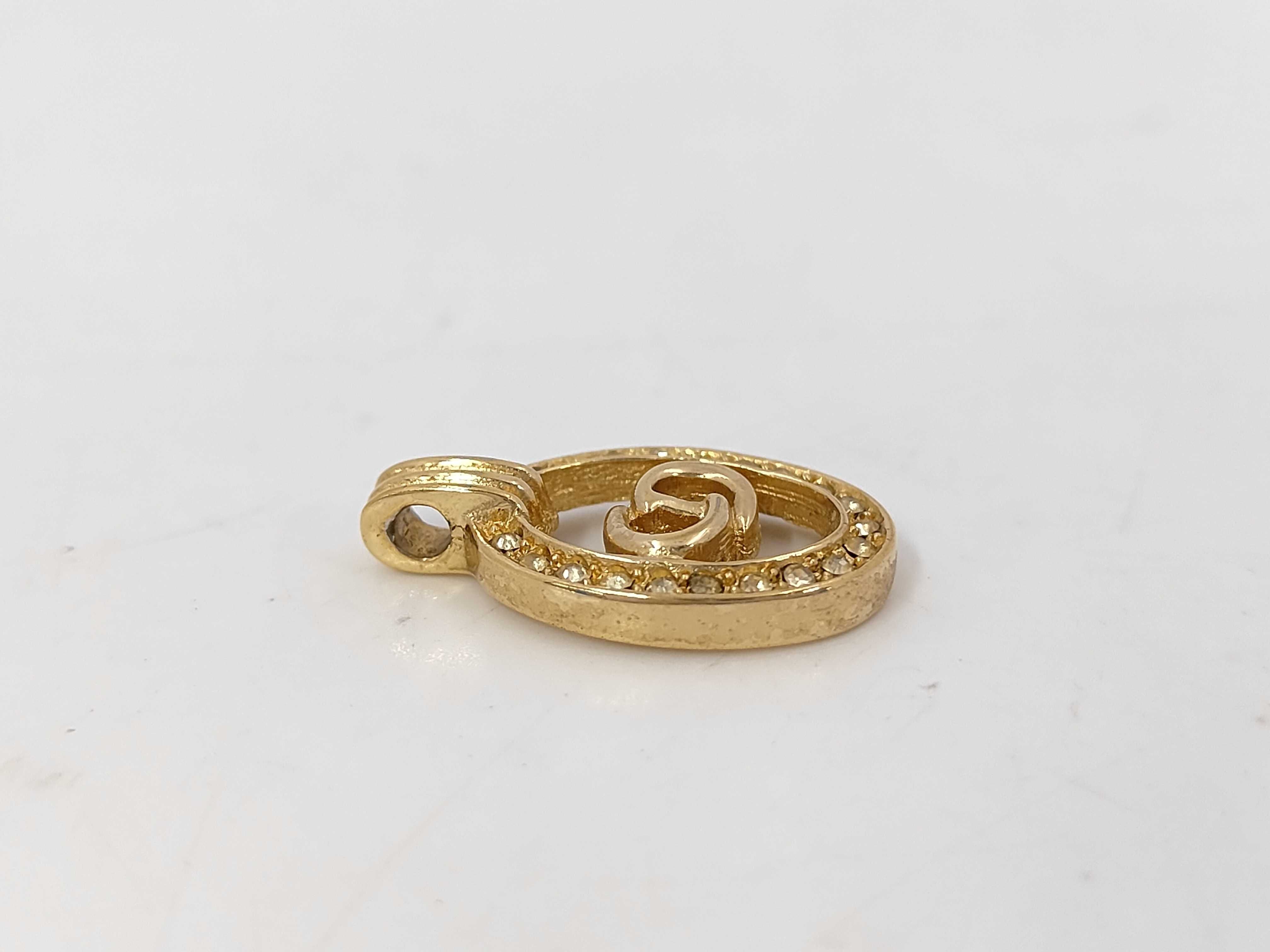 pendant top — view 3