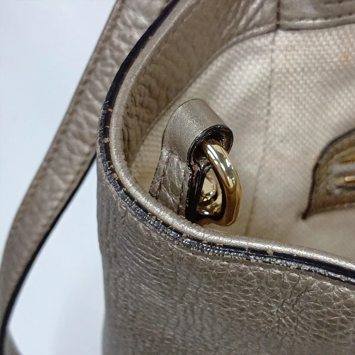 Soho 336751 Leather 2-Way Handbag Gold — view 15