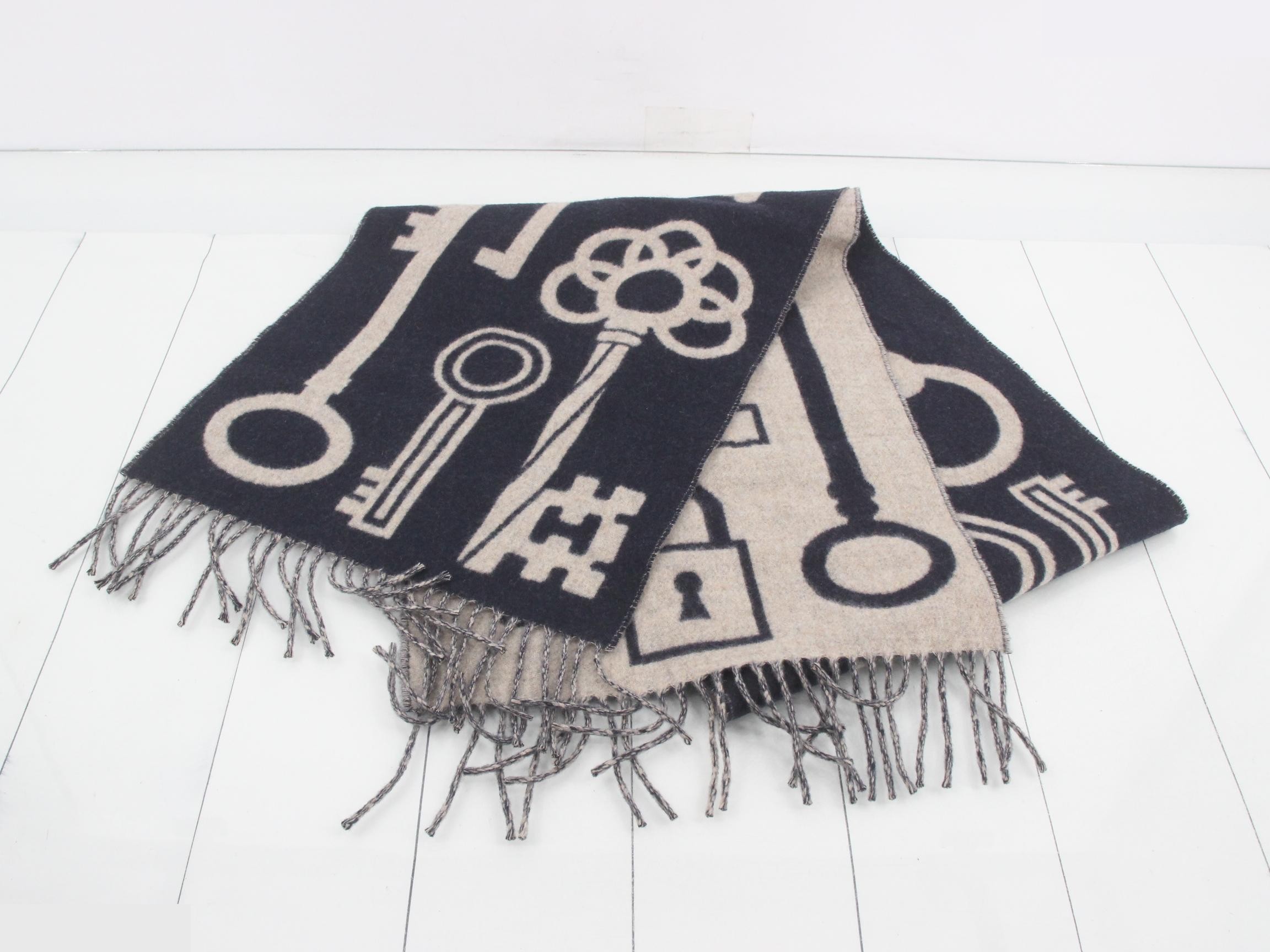 Yazak Scarf, Gray — view 2