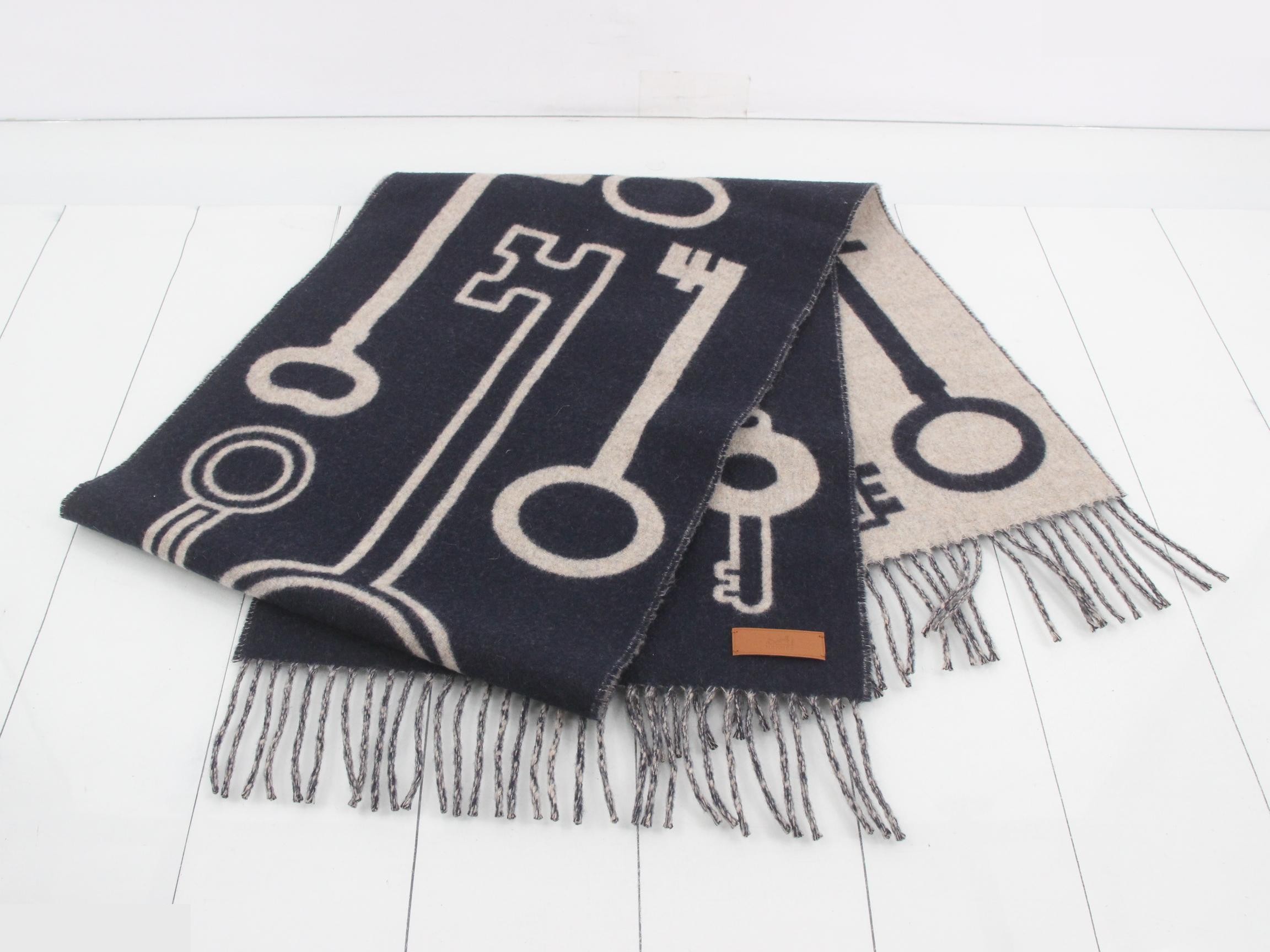 Yazak Scarf, Gray — view 3