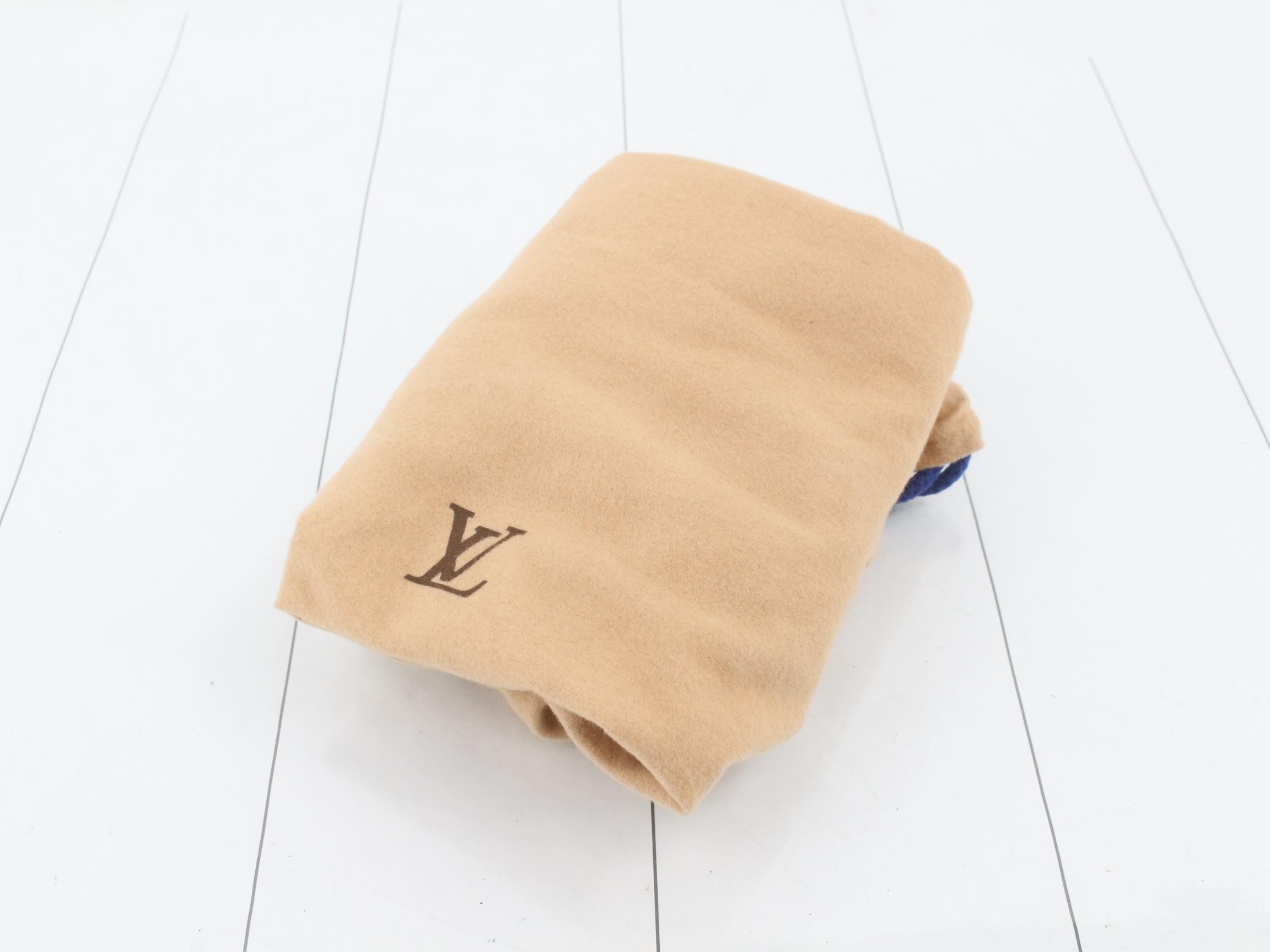 Epi Saint-Jacques Shopping Noir Tote Bag — view 7