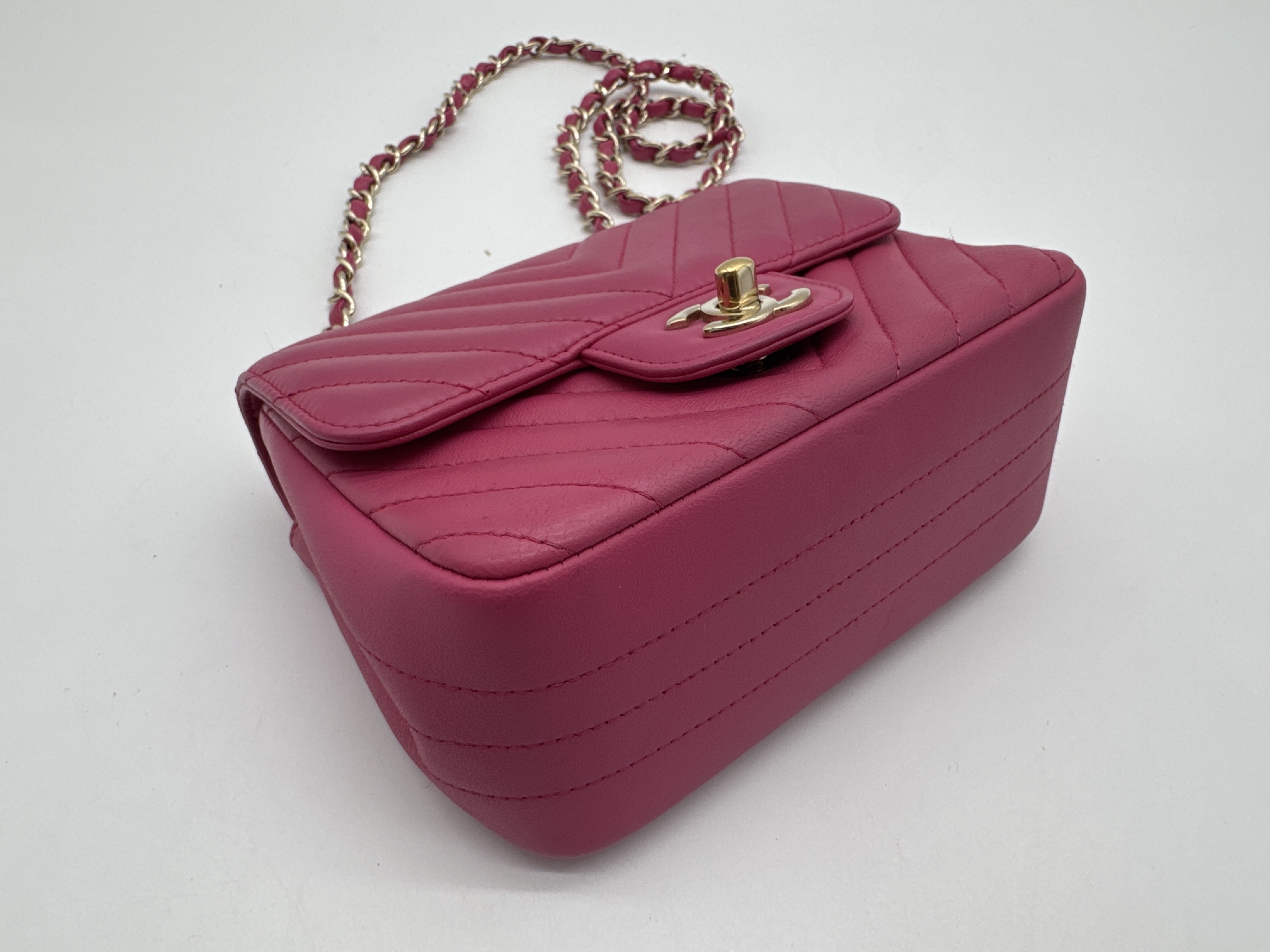 Lambskin Chevron V-Stitch Pink Shoulder Bag — view 6