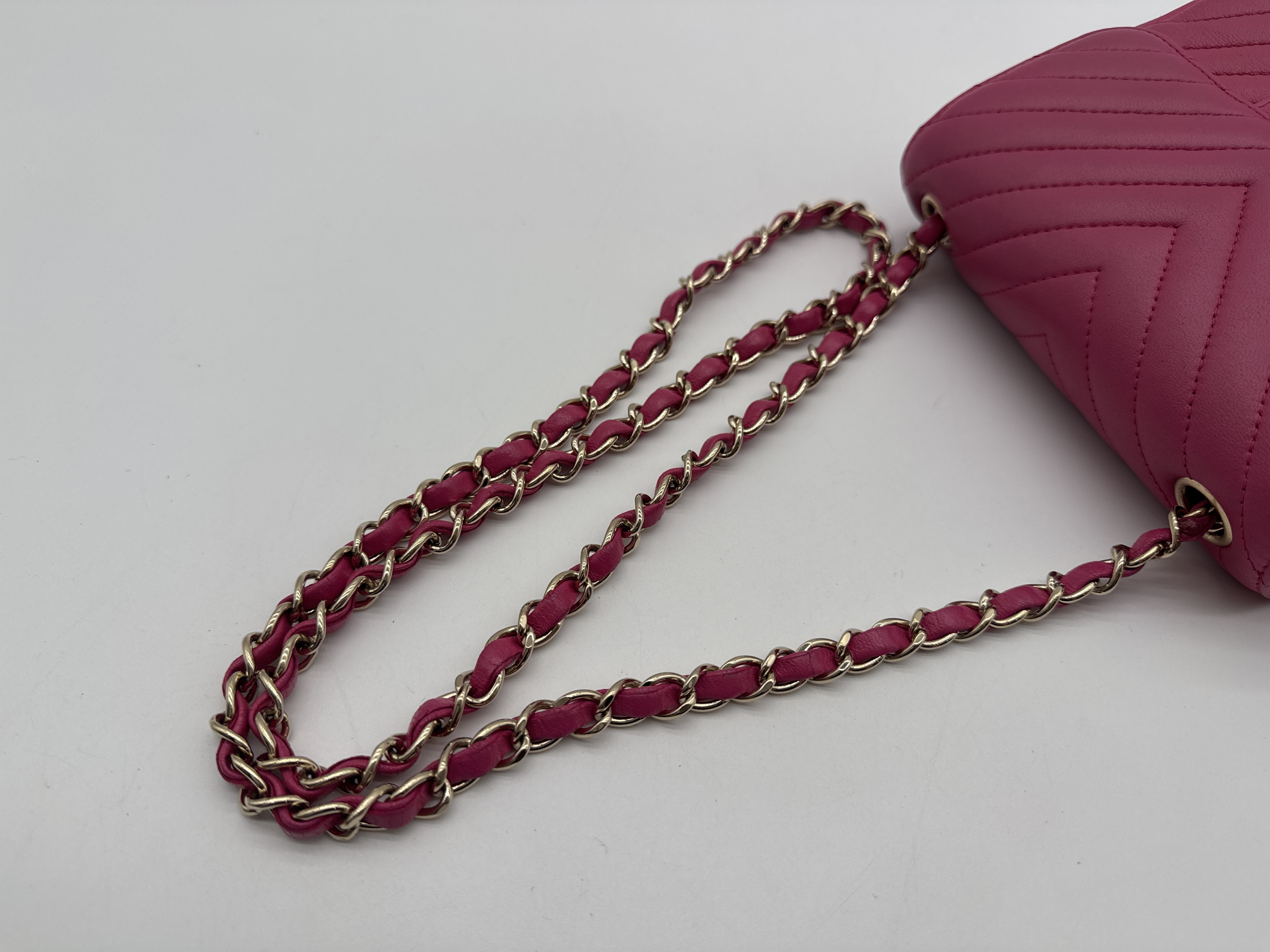 Lambskin Chevron V-Stitch Pink Shoulder Bag — view 8