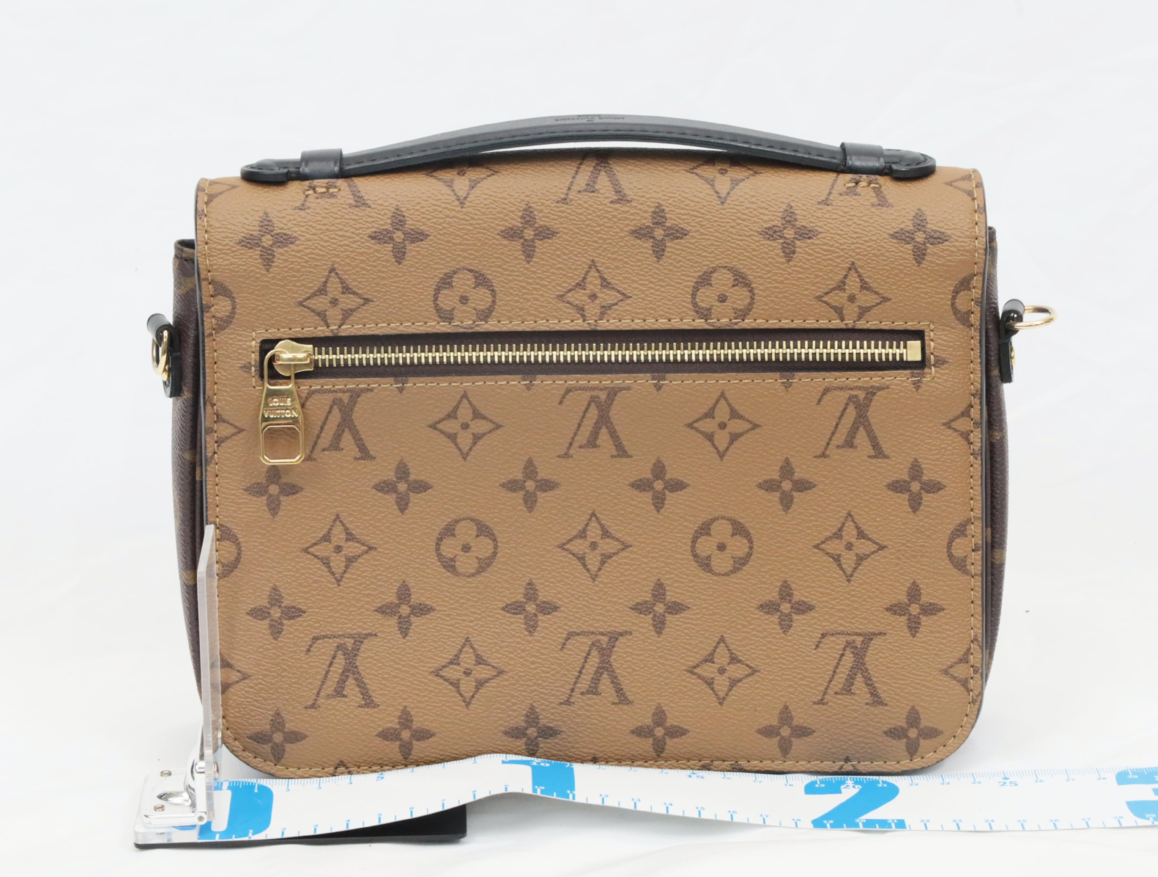 Pochette Metis MM M44876 Shoulder Bag — view 2