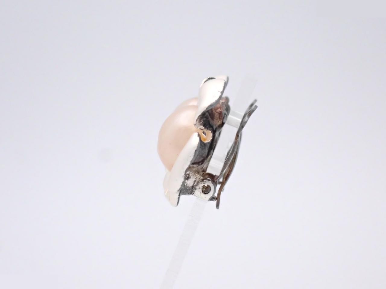 Flower and pearl earrings — view 3