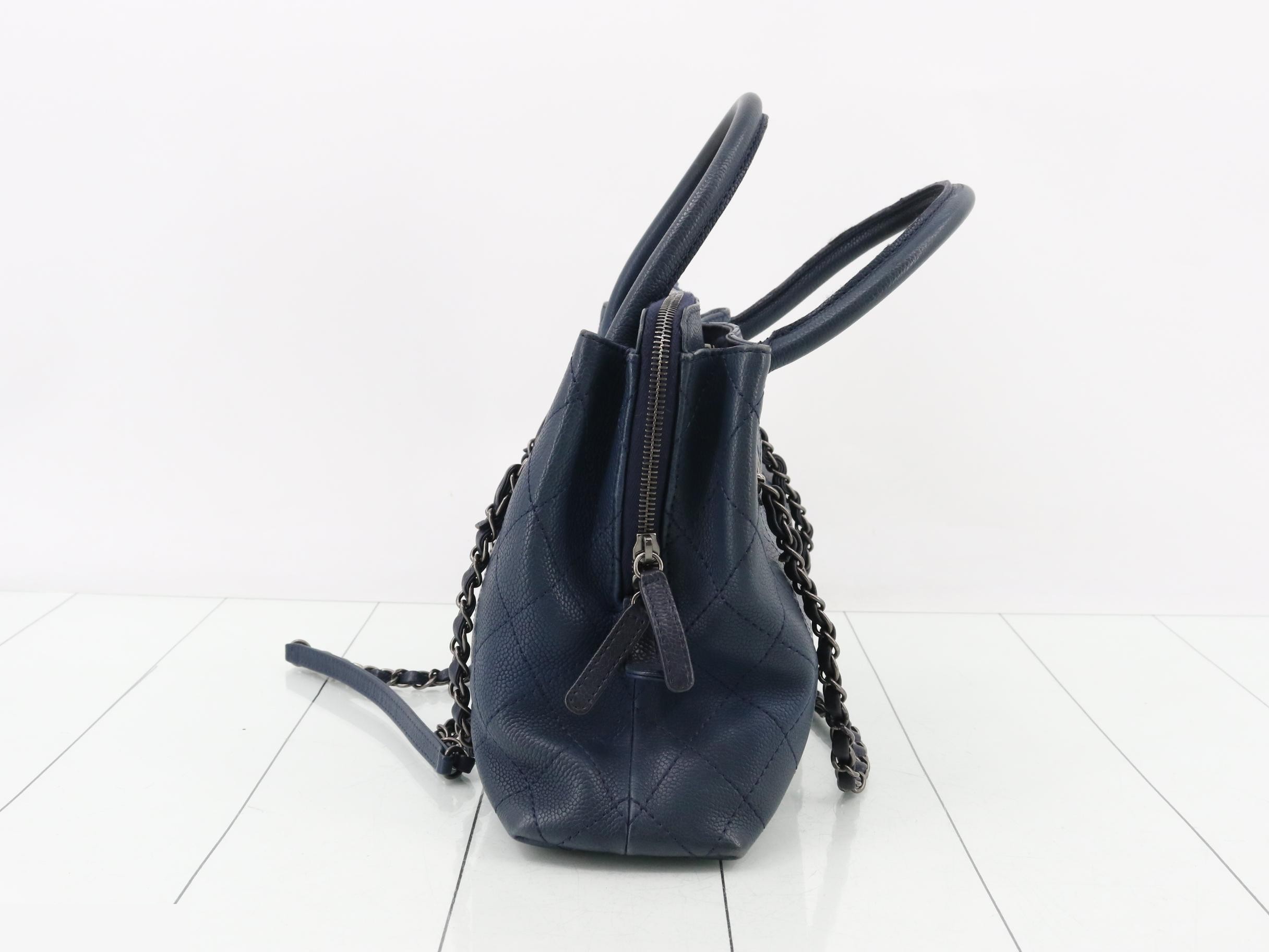 Matelassé handbag with chain shoulder strap, serial number 21. — view 4
