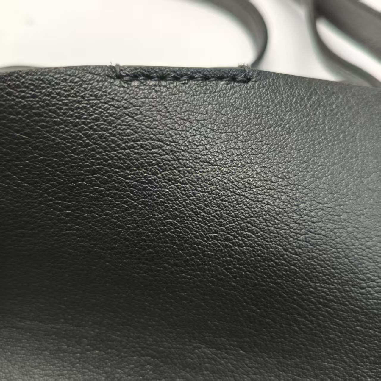 【*Shipped from: China*】Yves Saint Laurent Leather Handbag — view 14
