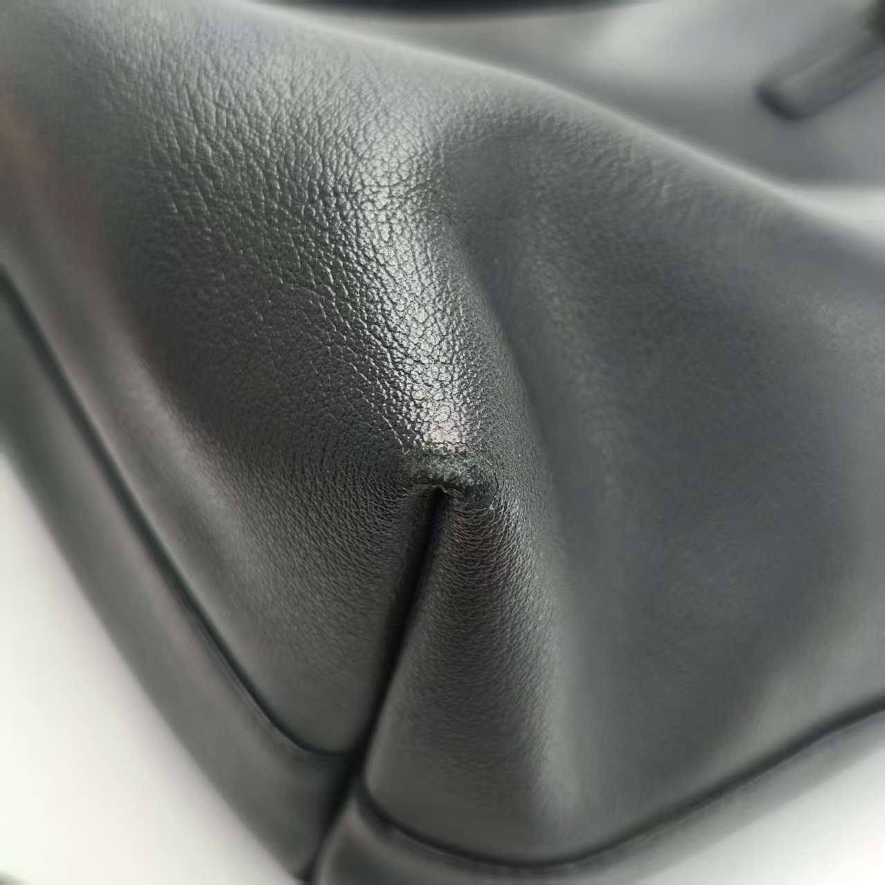 【*Shipped from: China*】Yves Saint Laurent Leather Handbag — view 4