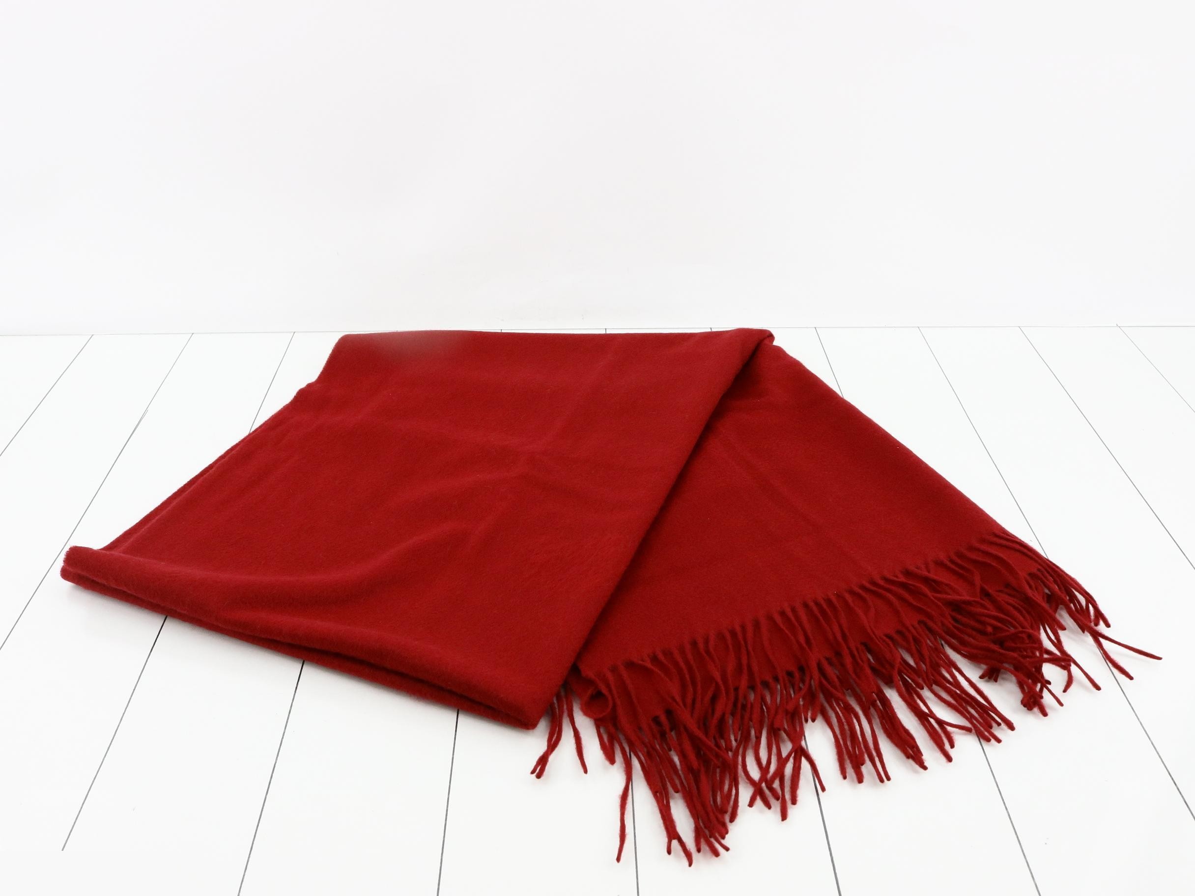 Tag attached, Givenchy scarf, 100% cashmere. — view 3