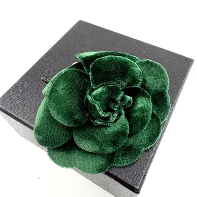 Velvet brooch/corsage (accessories)