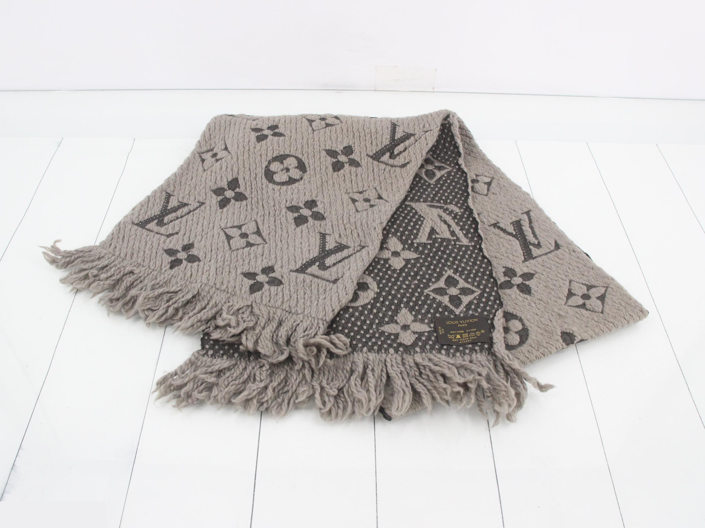 Monogram Echarpe logo mania, with tag, gray. — view 2