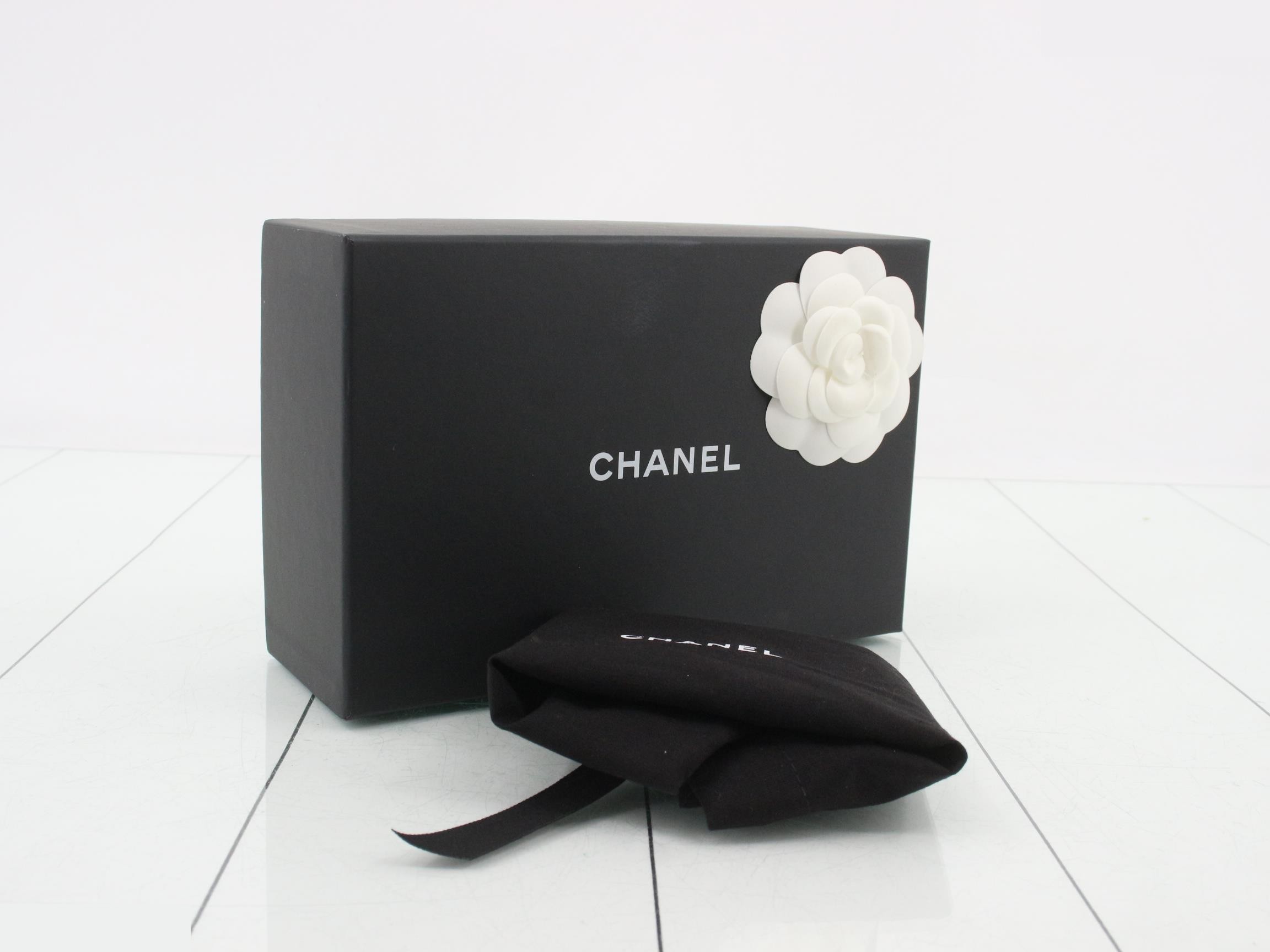 Icon Round Pochette/Shoulder Bag, Series 30 — view 5
