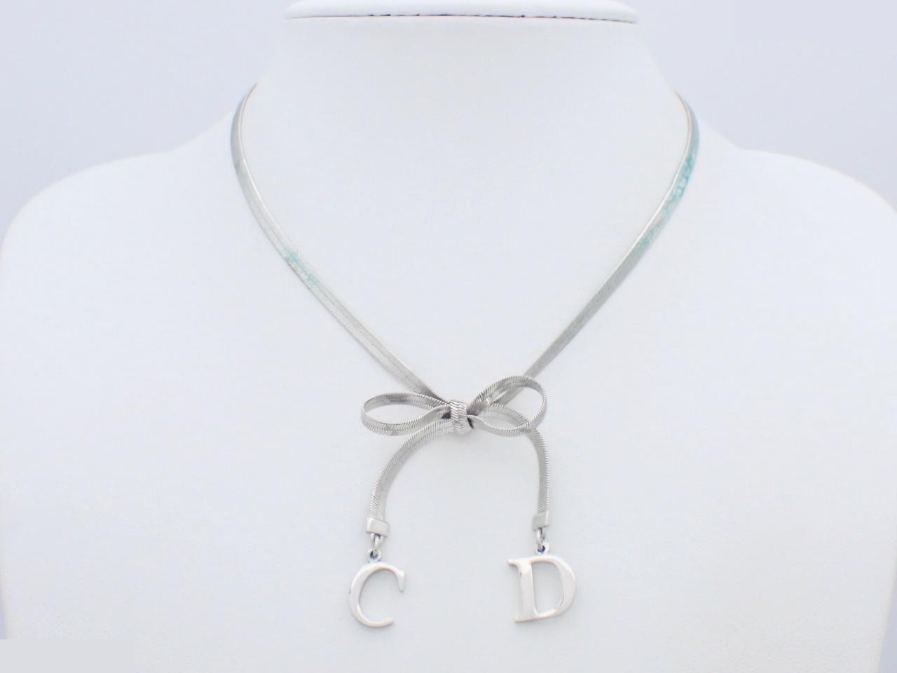 necklace with ribbon motif; neck circumference approximately 36 cm. — view 3