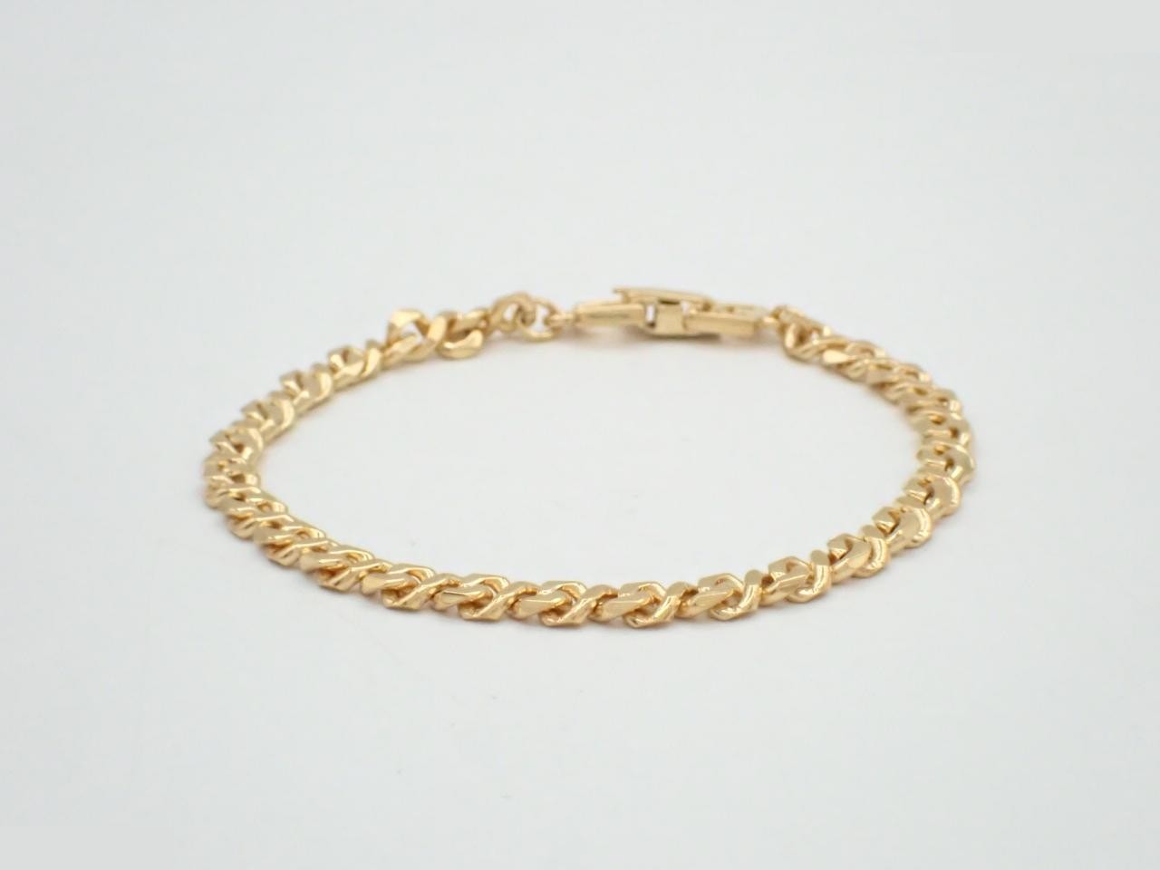 Other lines: Precious metal bracelets and bangles (metal), wrist circumference approximately 17 cm.