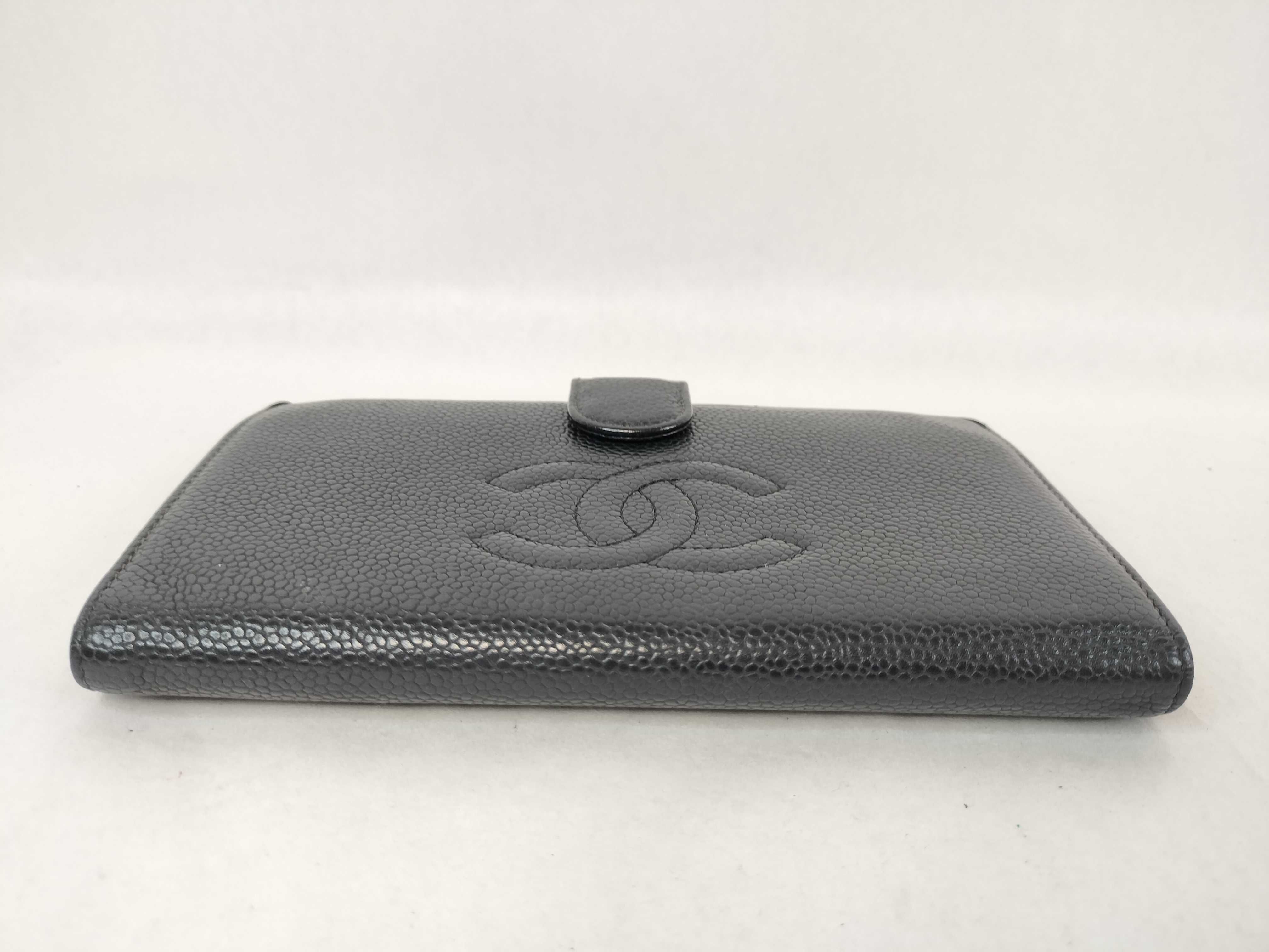 Coco Mark Clasp Bi-fold Long Wallet Black — view 4